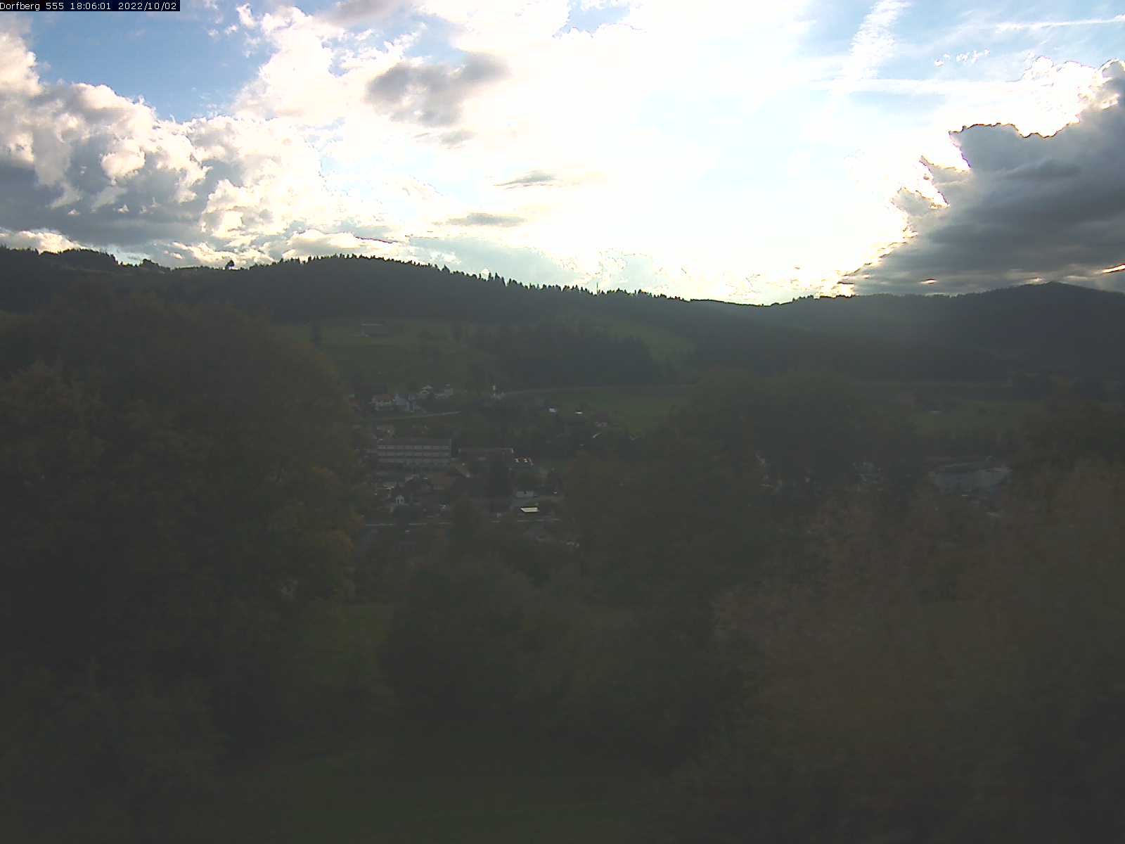 Webcam-Bild: Aussicht vom Dorfberg in Langnau 20221002-180601