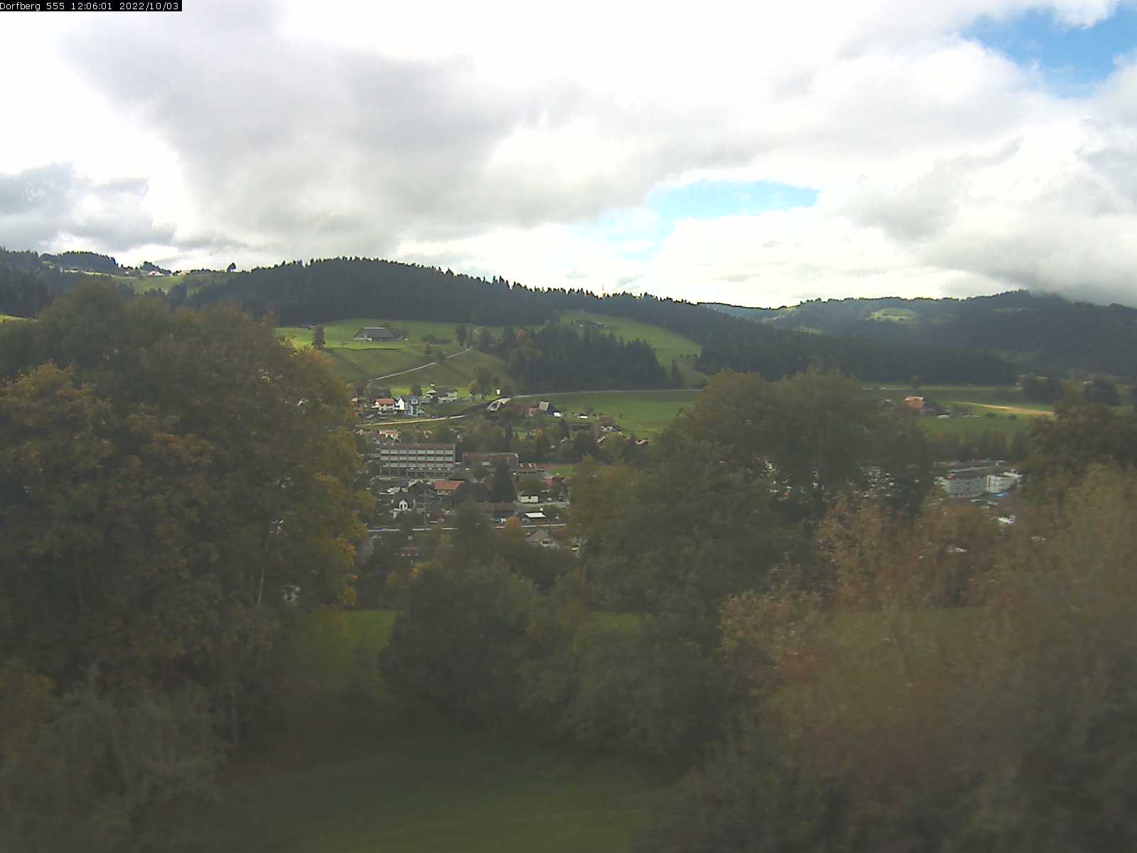 Webcam-Bild: Aussicht vom Dorfberg in Langnau 20221003-120601