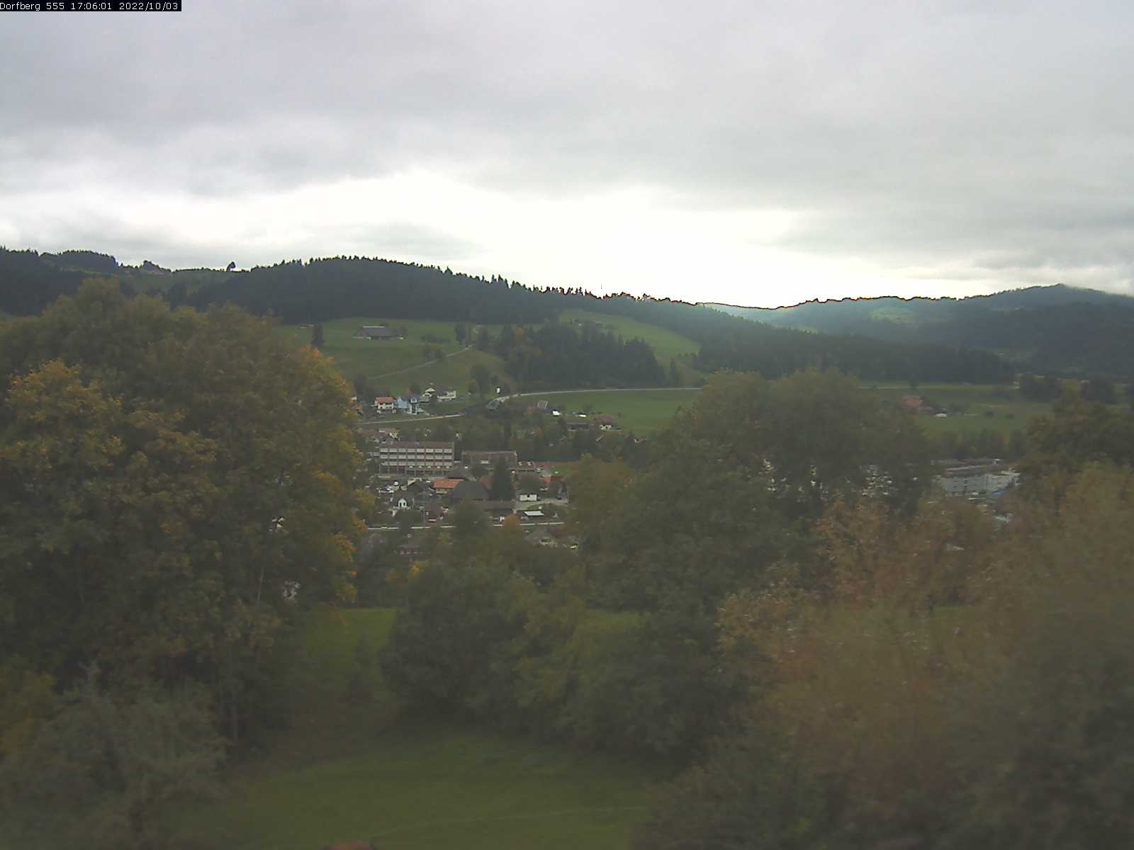 Webcam-Bild: Aussicht vom Dorfberg in Langnau 20221003-170601