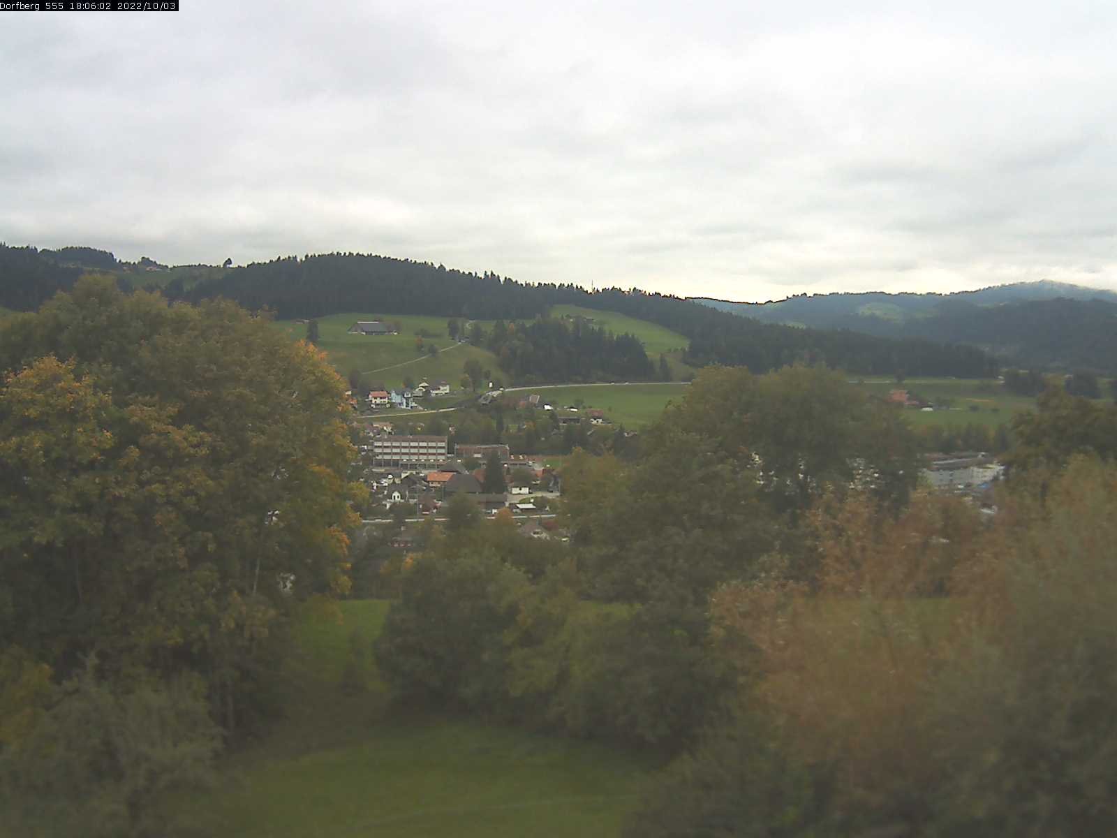 Webcam-Bild: Aussicht vom Dorfberg in Langnau 20221003-180601