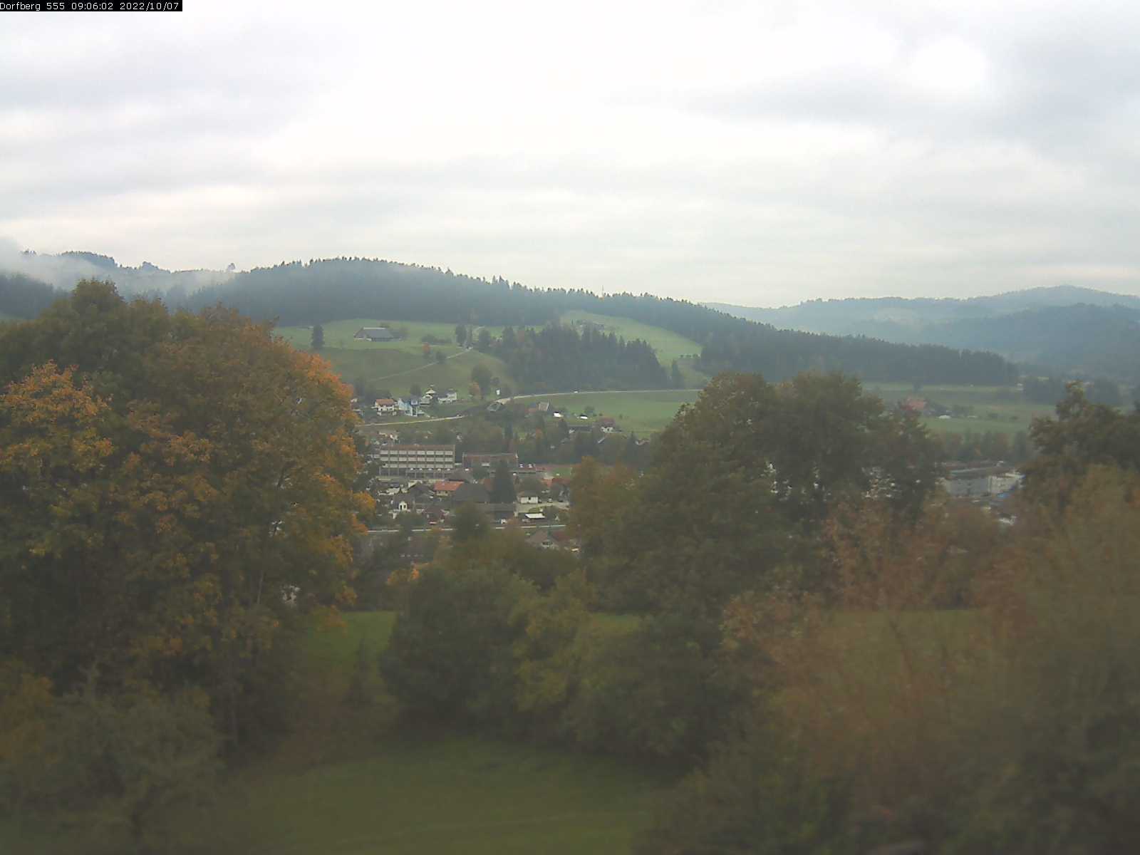 Webcam-Bild: Aussicht vom Dorfberg in Langnau 20221007-090602