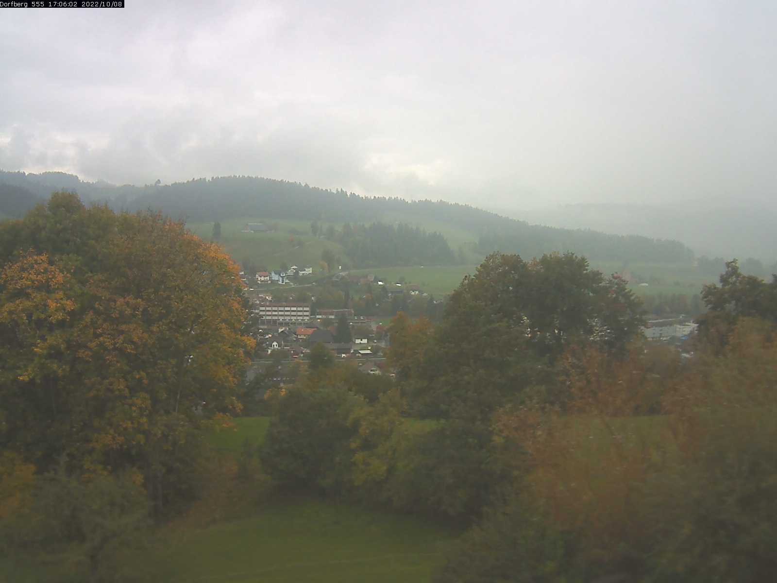 Webcam-Bild: Aussicht vom Dorfberg in Langnau 20221008-170601