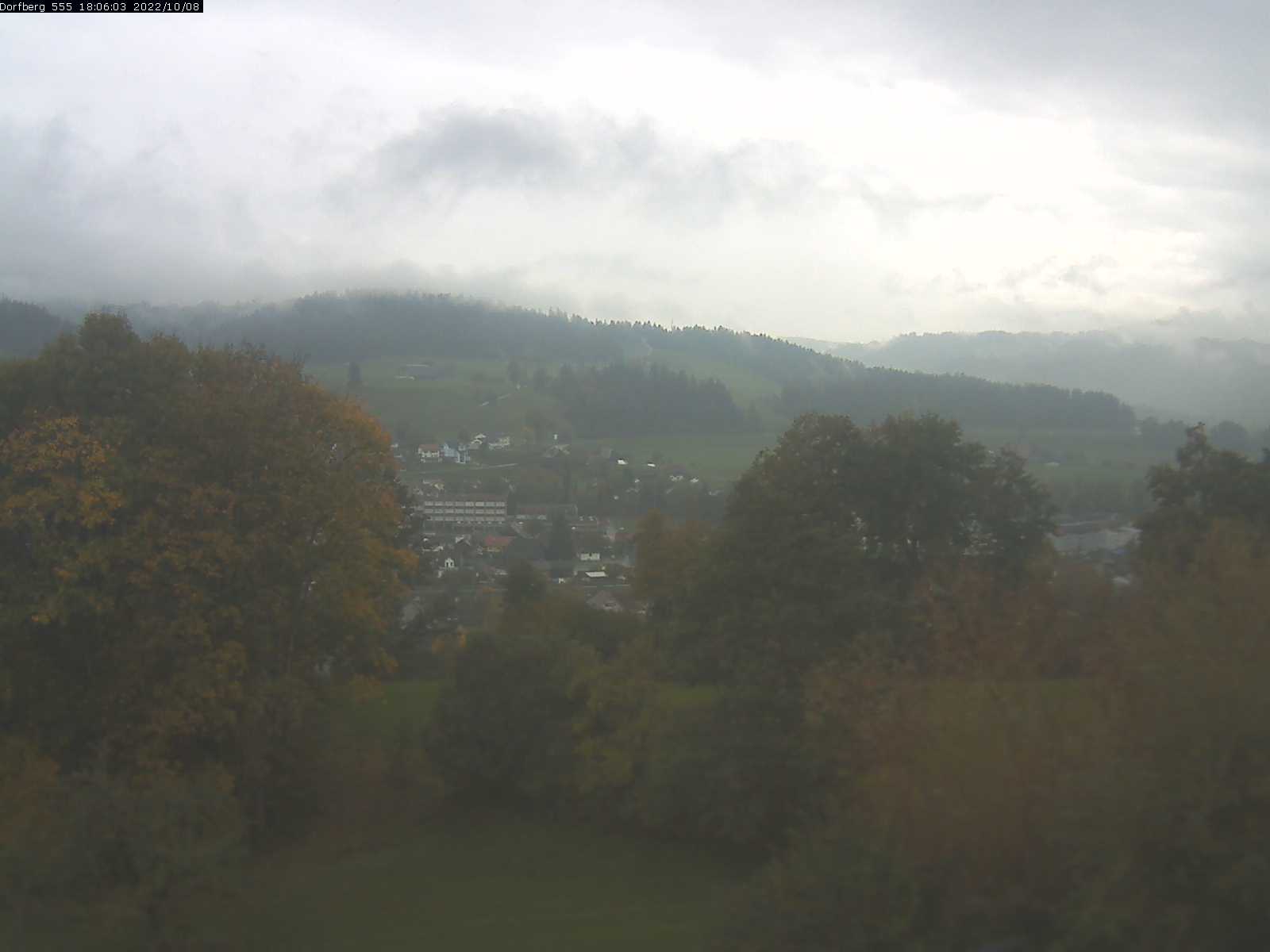 Webcam-Bild: Aussicht vom Dorfberg in Langnau 20221008-180602