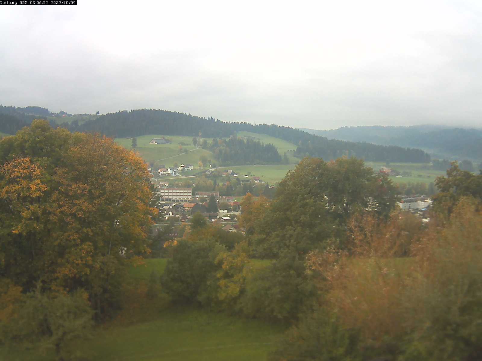 Webcam-Bild: Aussicht vom Dorfberg in Langnau 20221009-090601