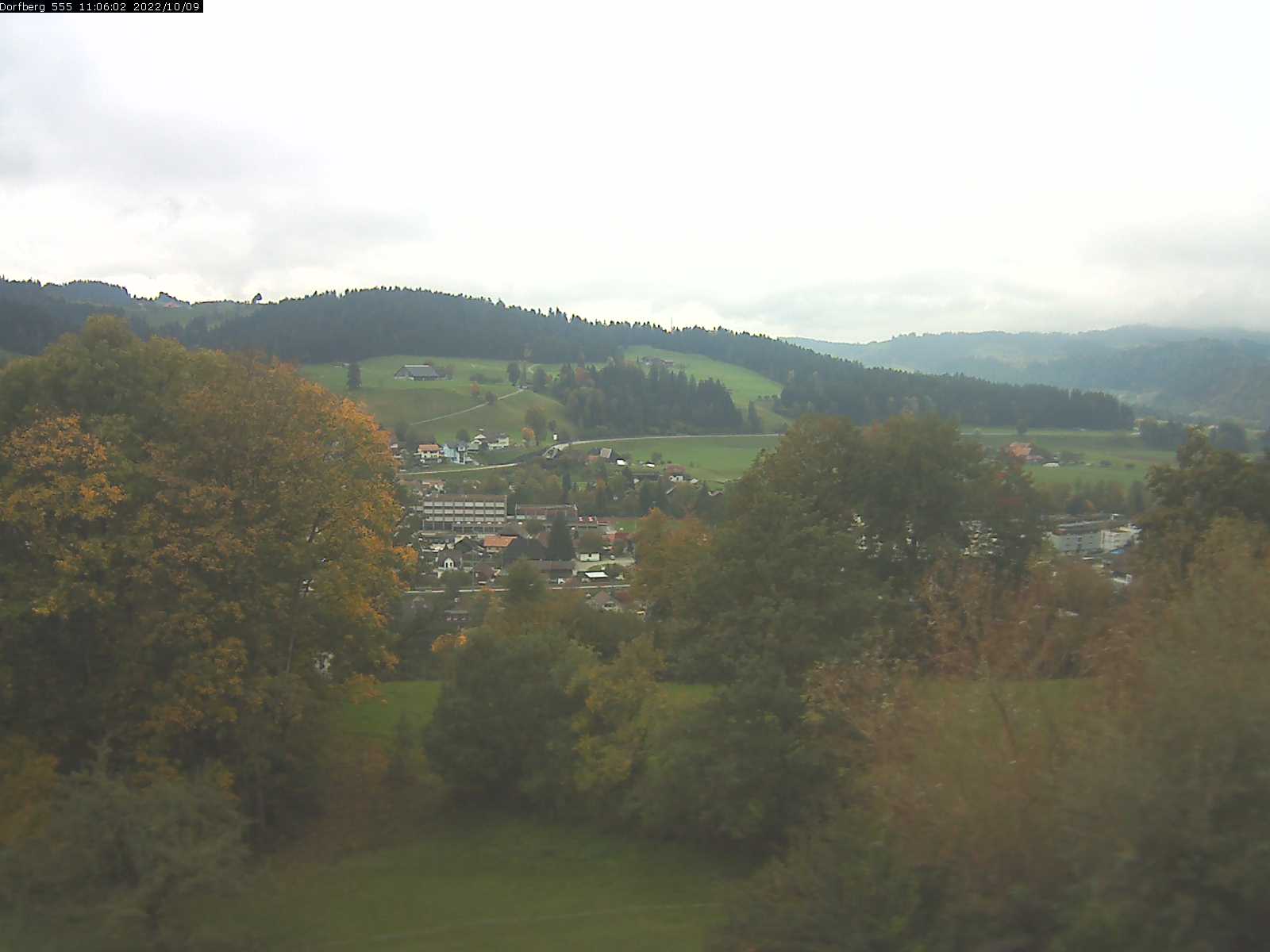 Webcam-Bild: Aussicht vom Dorfberg in Langnau 20221009-110602