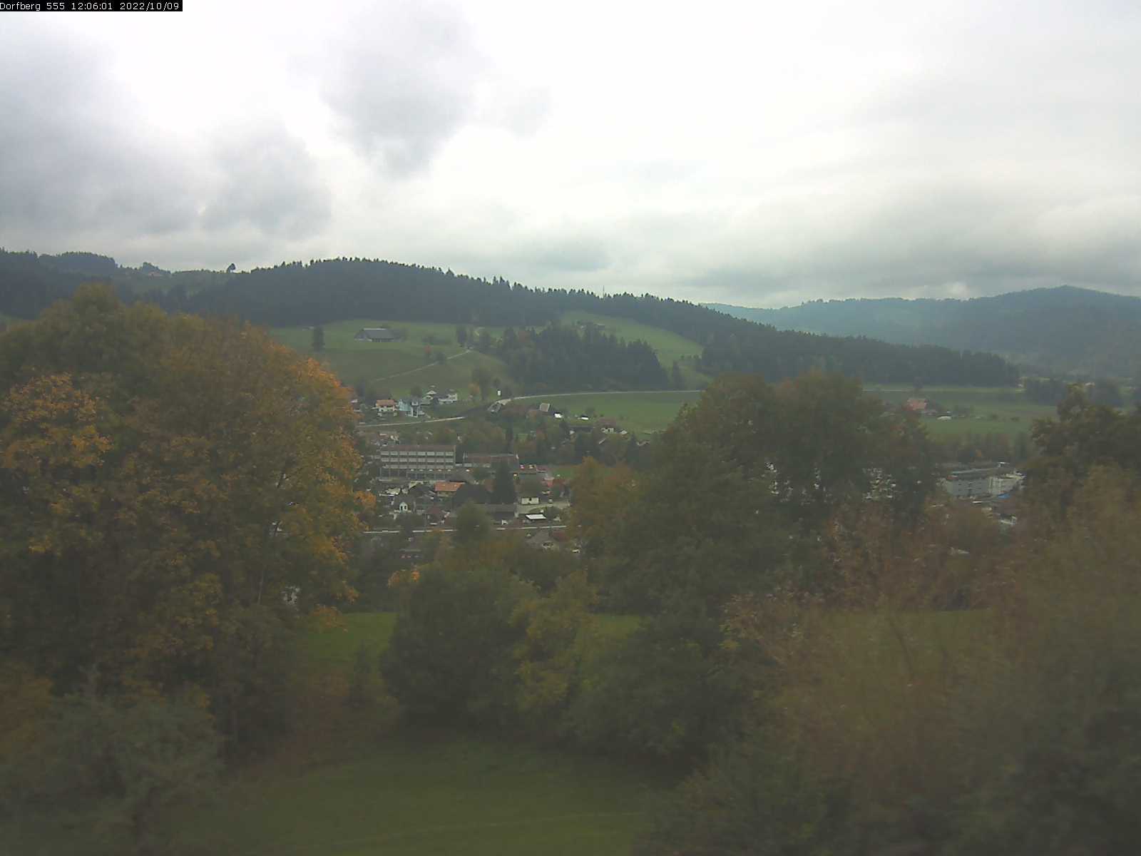 Webcam-Bild: Aussicht vom Dorfberg in Langnau 20221009-120601