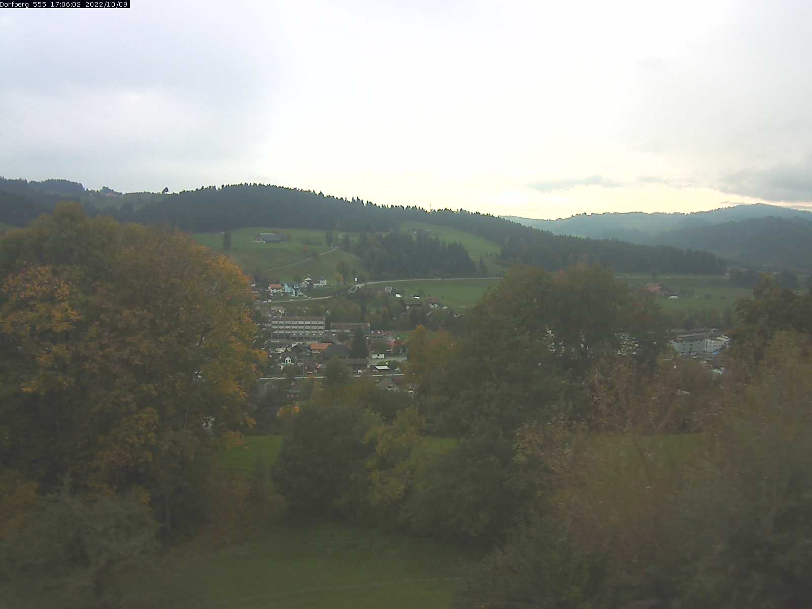 Webcam-Bild: Aussicht vom Dorfberg in Langnau 20221009-170601