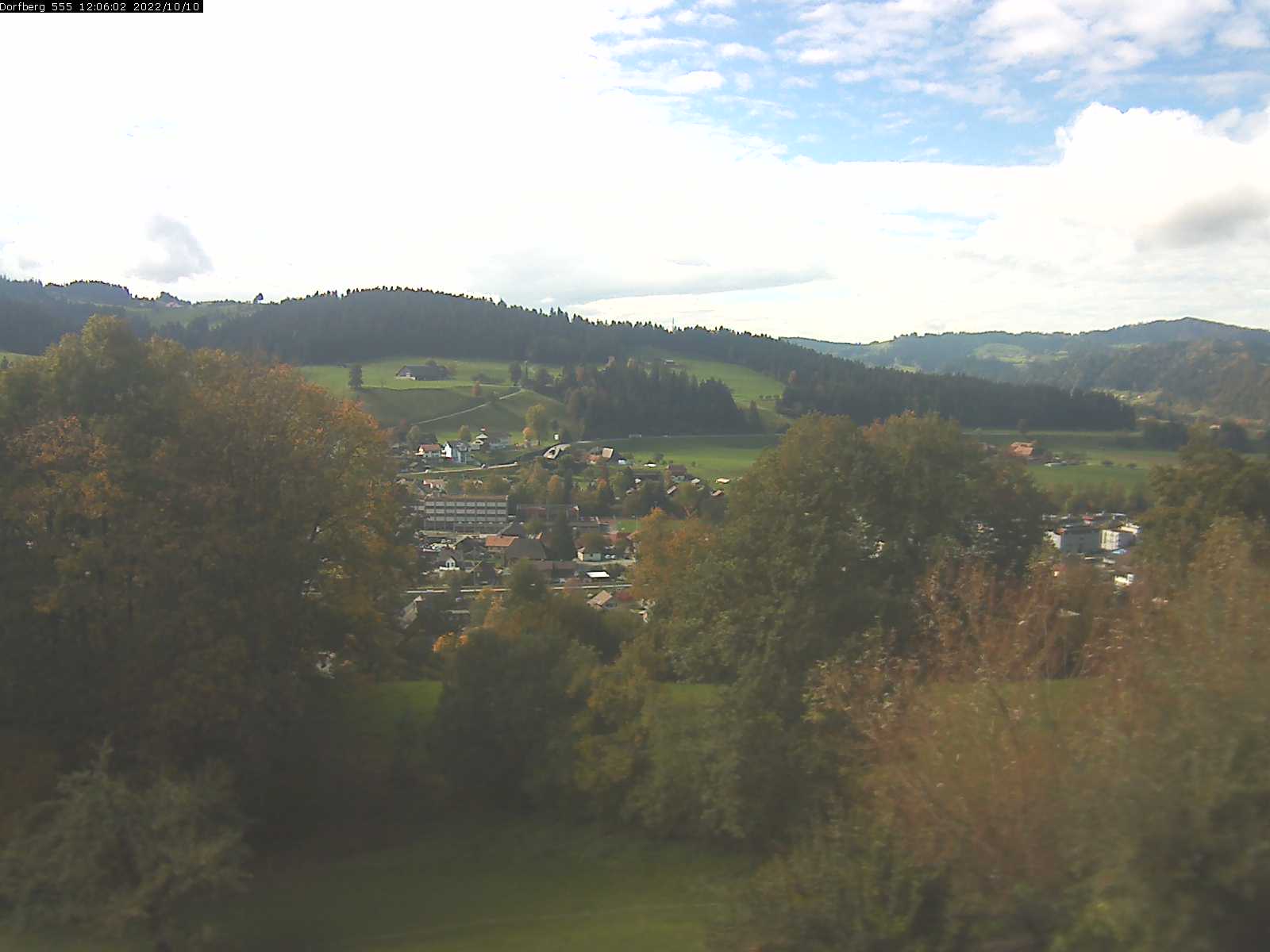 Webcam-Bild: Aussicht vom Dorfberg in Langnau 20221010-120601