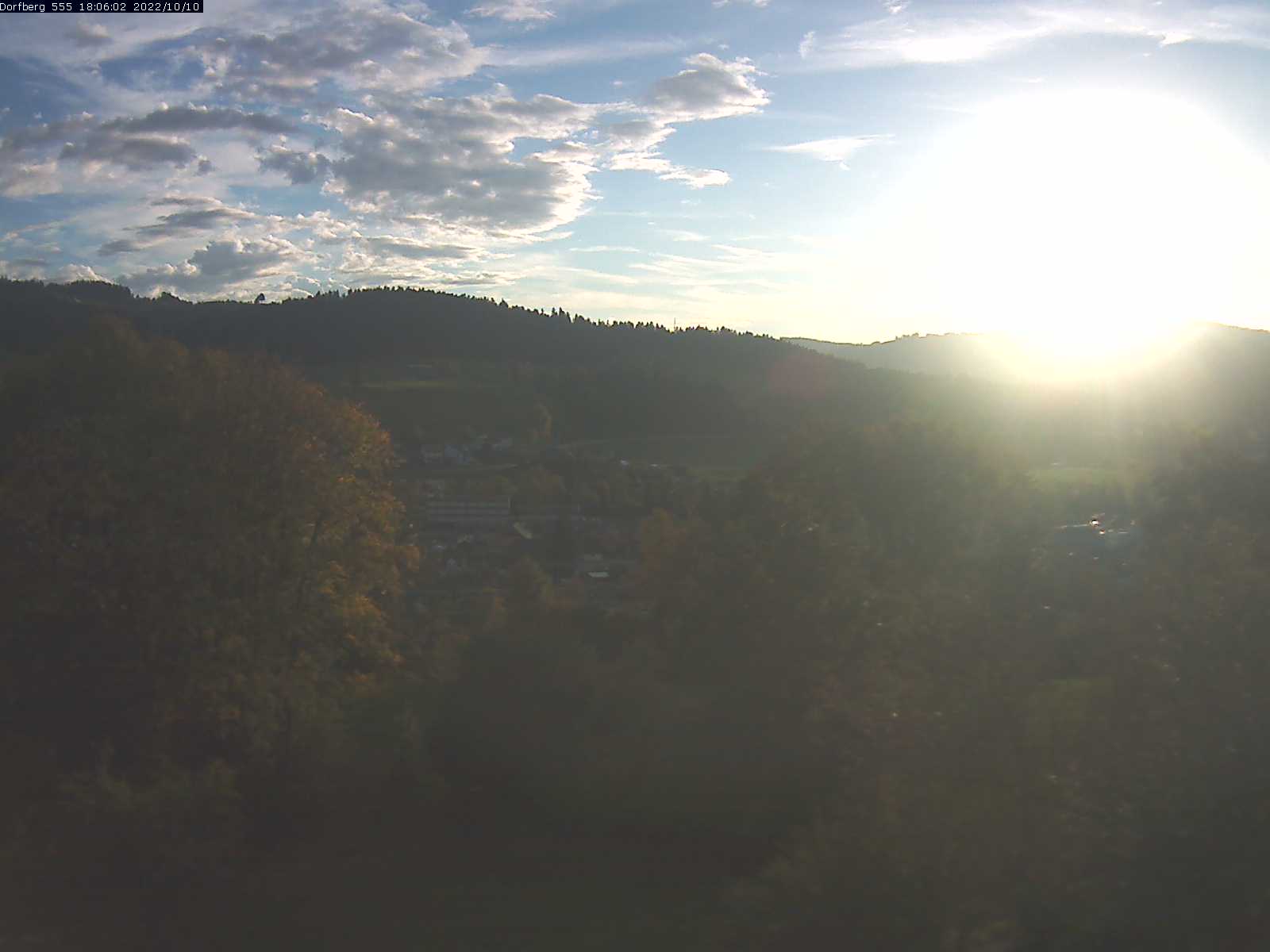 Webcam-Bild: Aussicht vom Dorfberg in Langnau 20221010-180601