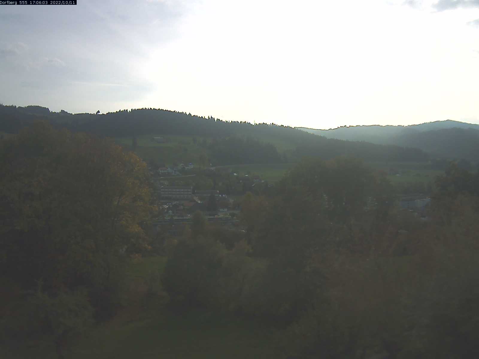 Webcam-Bild: Aussicht vom Dorfberg in Langnau 20221011-170602