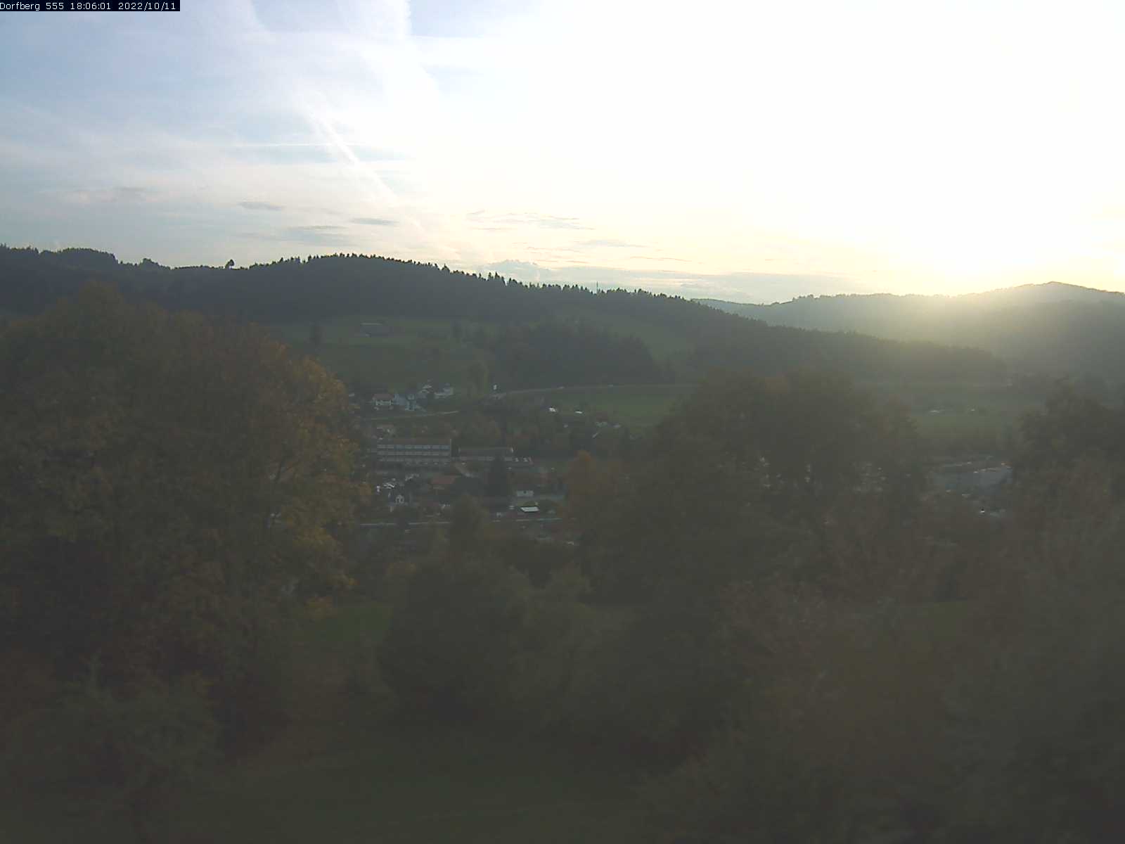 Webcam-Bild: Aussicht vom Dorfberg in Langnau 20221011-180601
