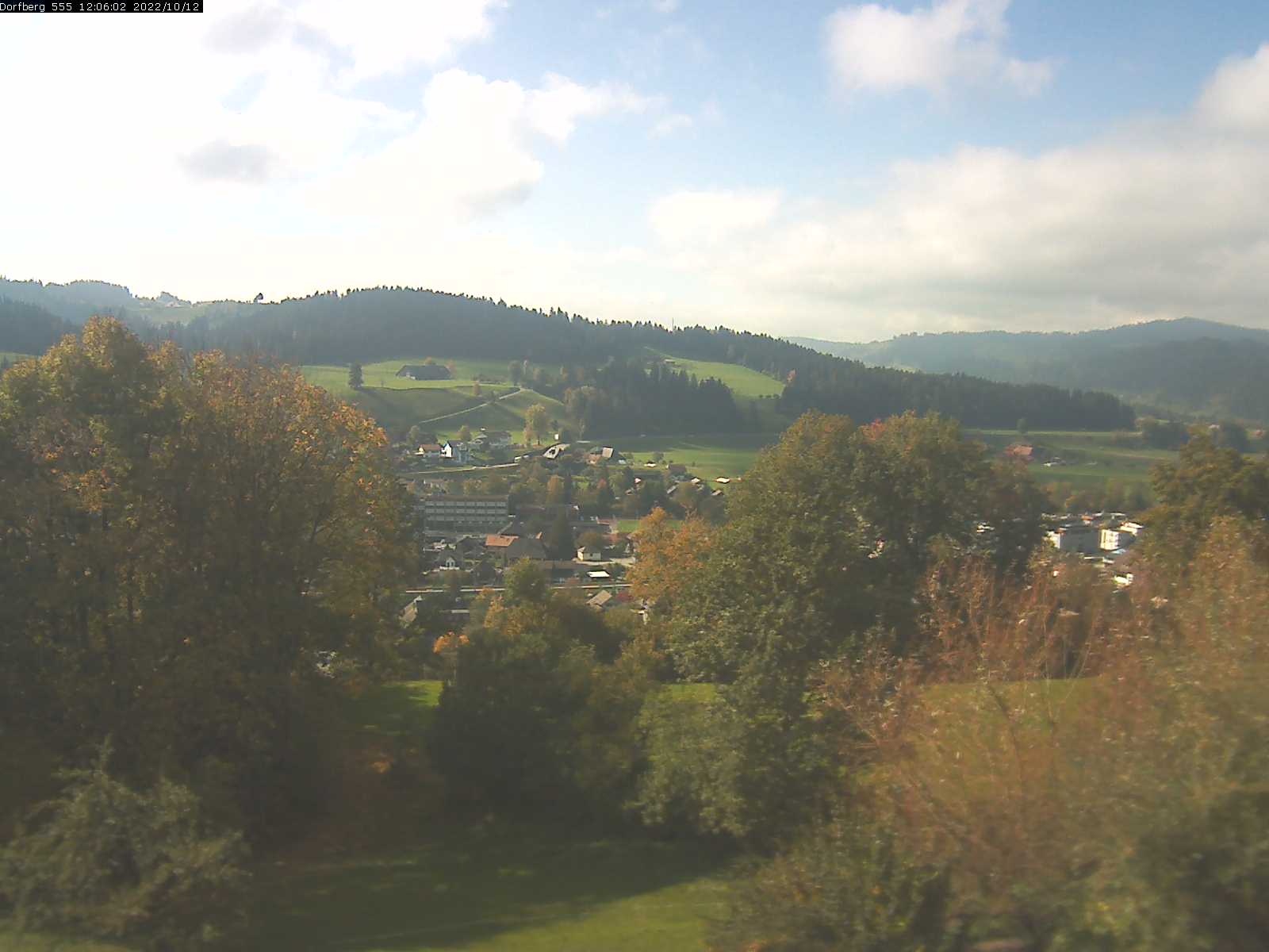 Webcam-Bild: Aussicht vom Dorfberg in Langnau 20221012-120601