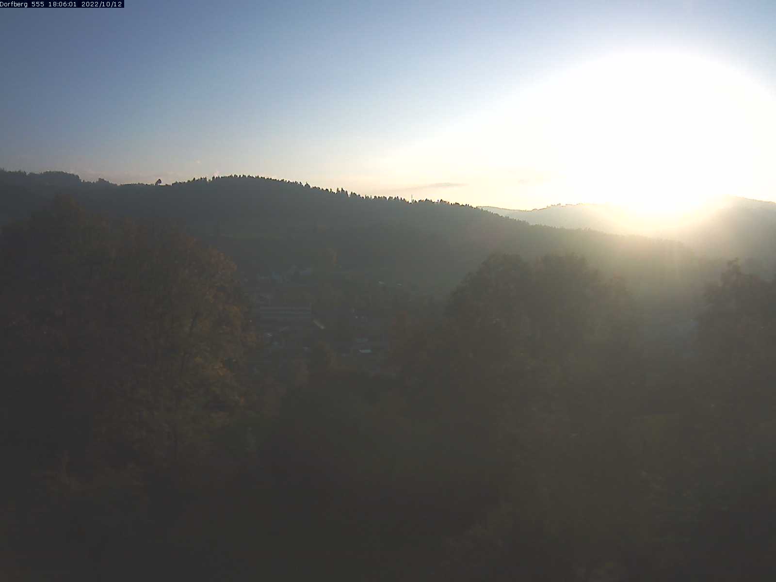 Webcam-Bild: Aussicht vom Dorfberg in Langnau 20221012-180601