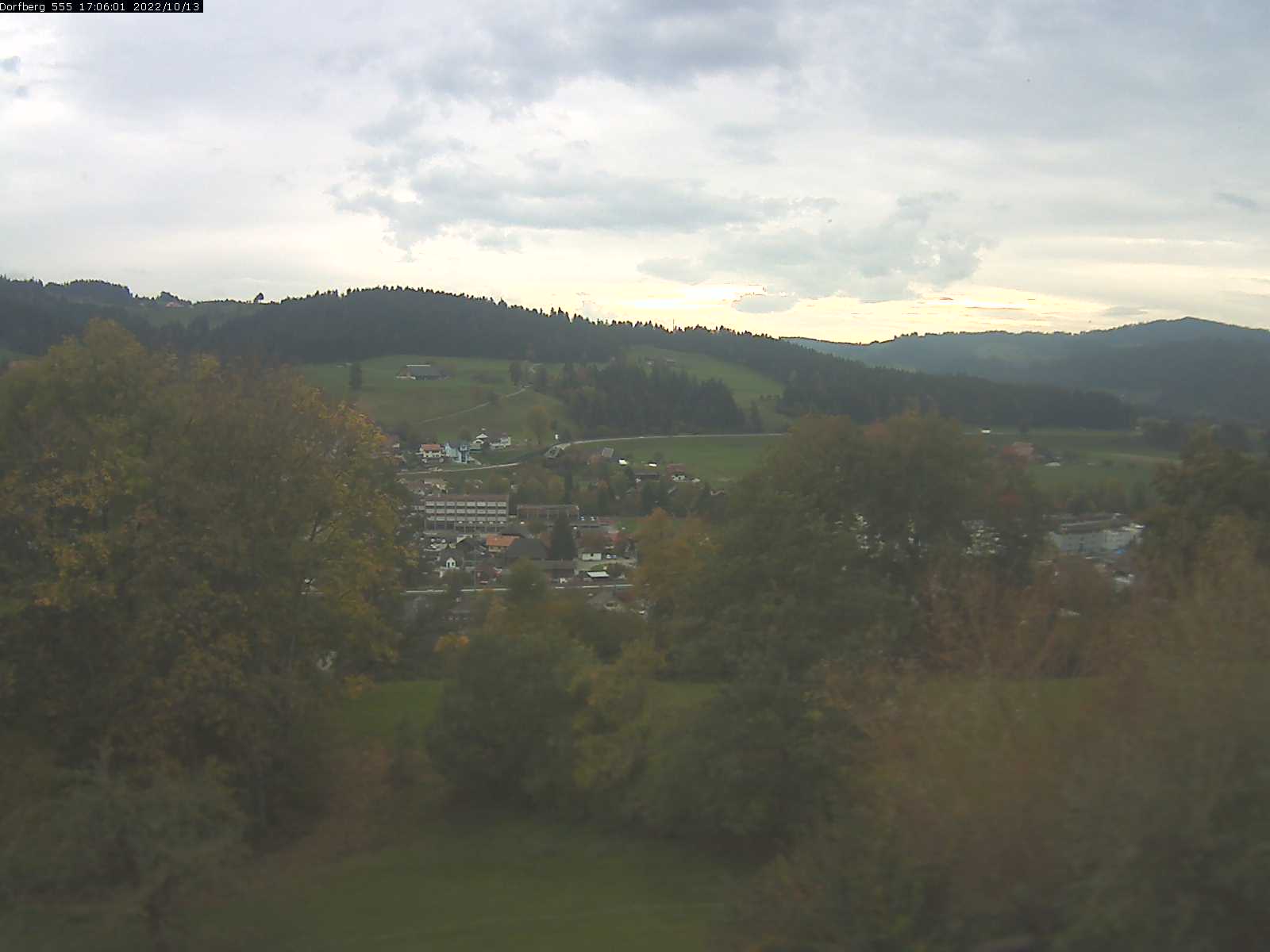 Webcam-Bild: Aussicht vom Dorfberg in Langnau 20221013-170601