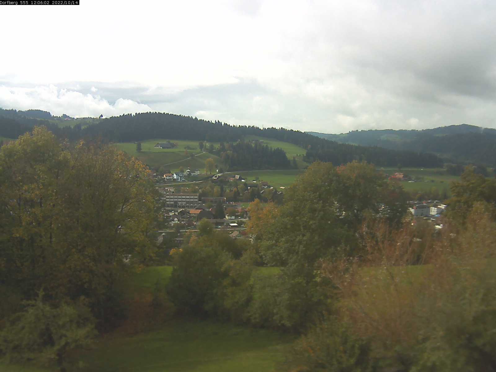 Webcam-Bild: Aussicht vom Dorfberg in Langnau 20221014-120601