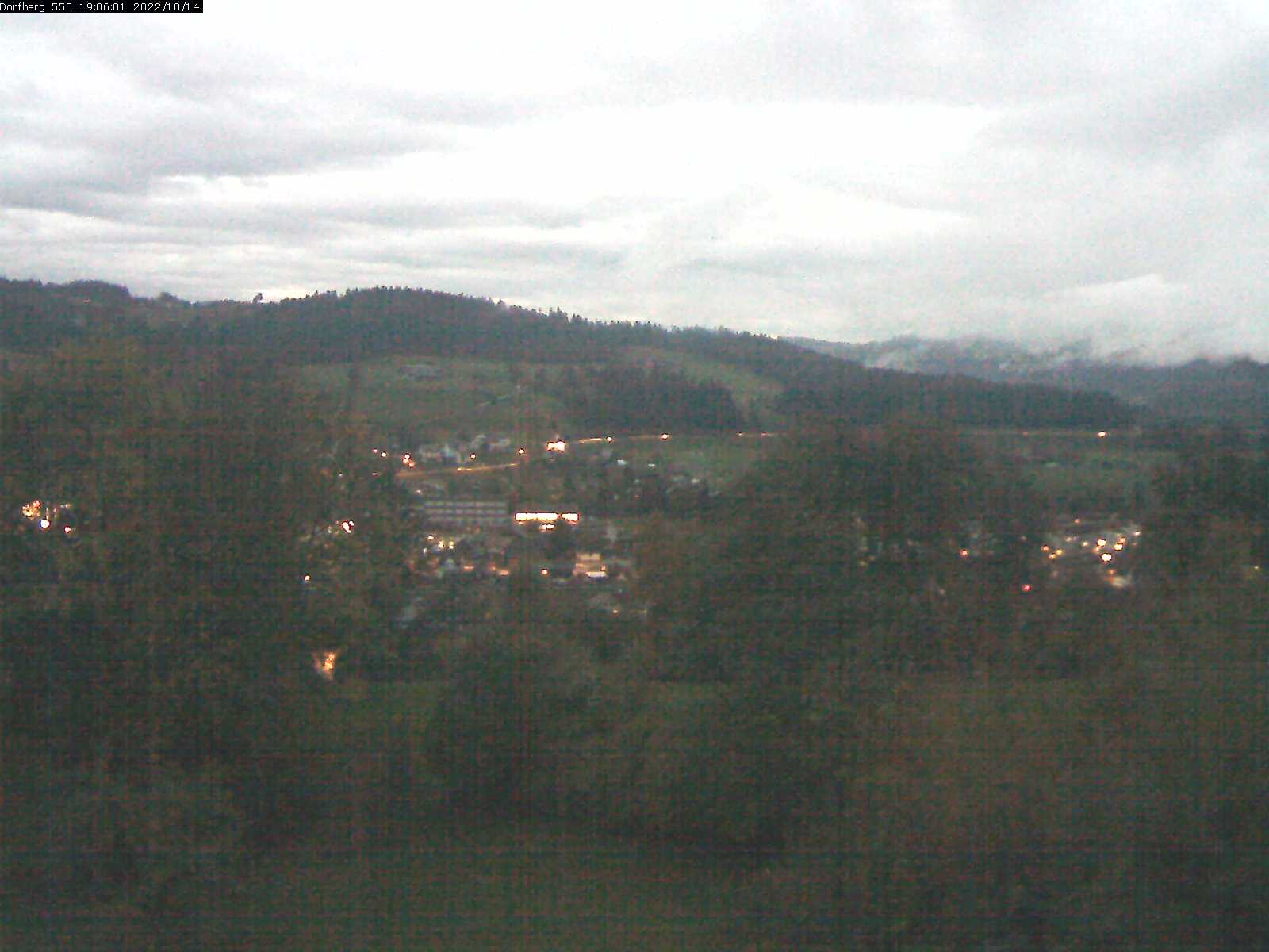 Webcam-Bild: Aussicht vom Dorfberg in Langnau 20221014-190601