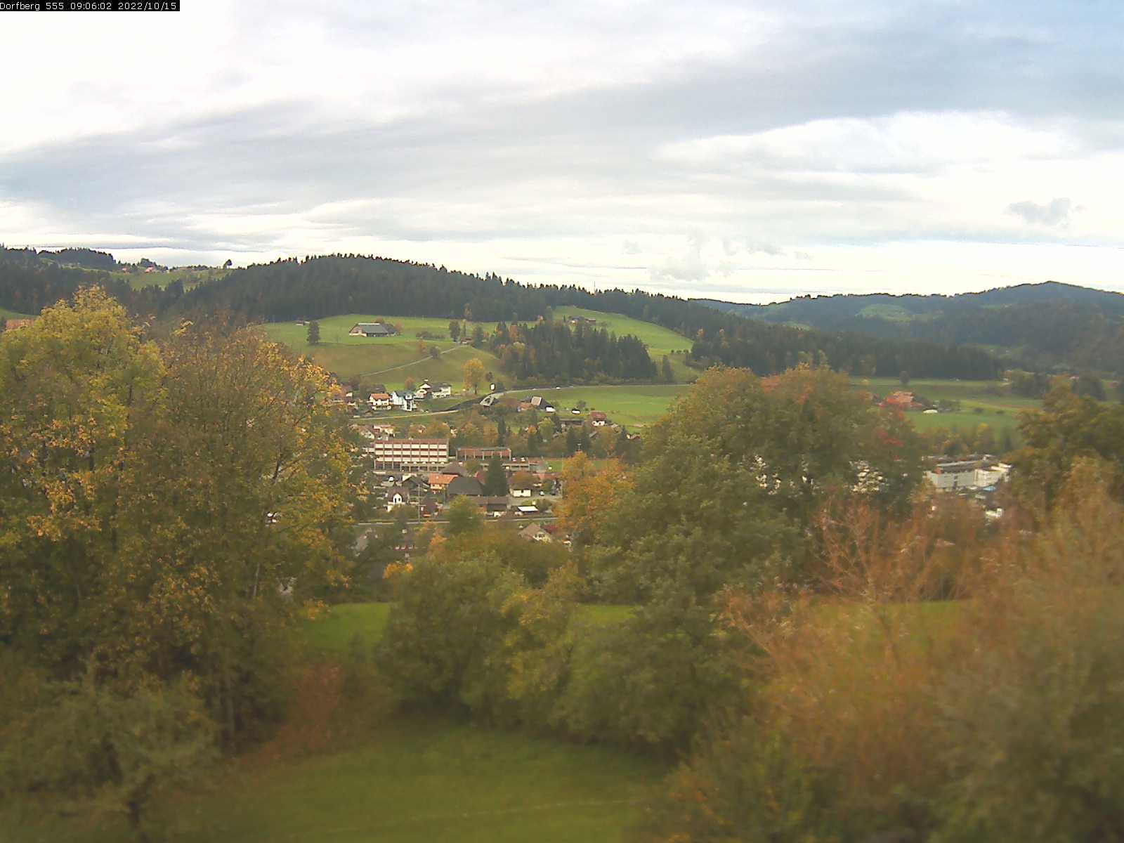 Webcam-Bild: Aussicht vom Dorfberg in Langnau 20221015-090601