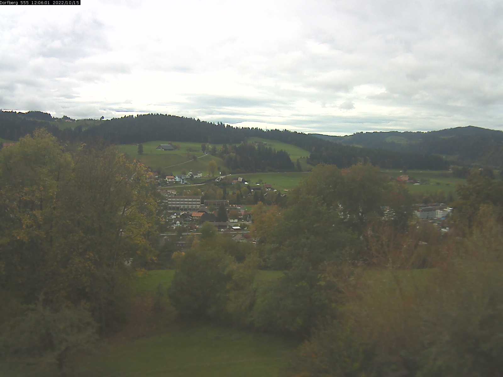 Webcam-Bild: Aussicht vom Dorfberg in Langnau 20221015-120601
