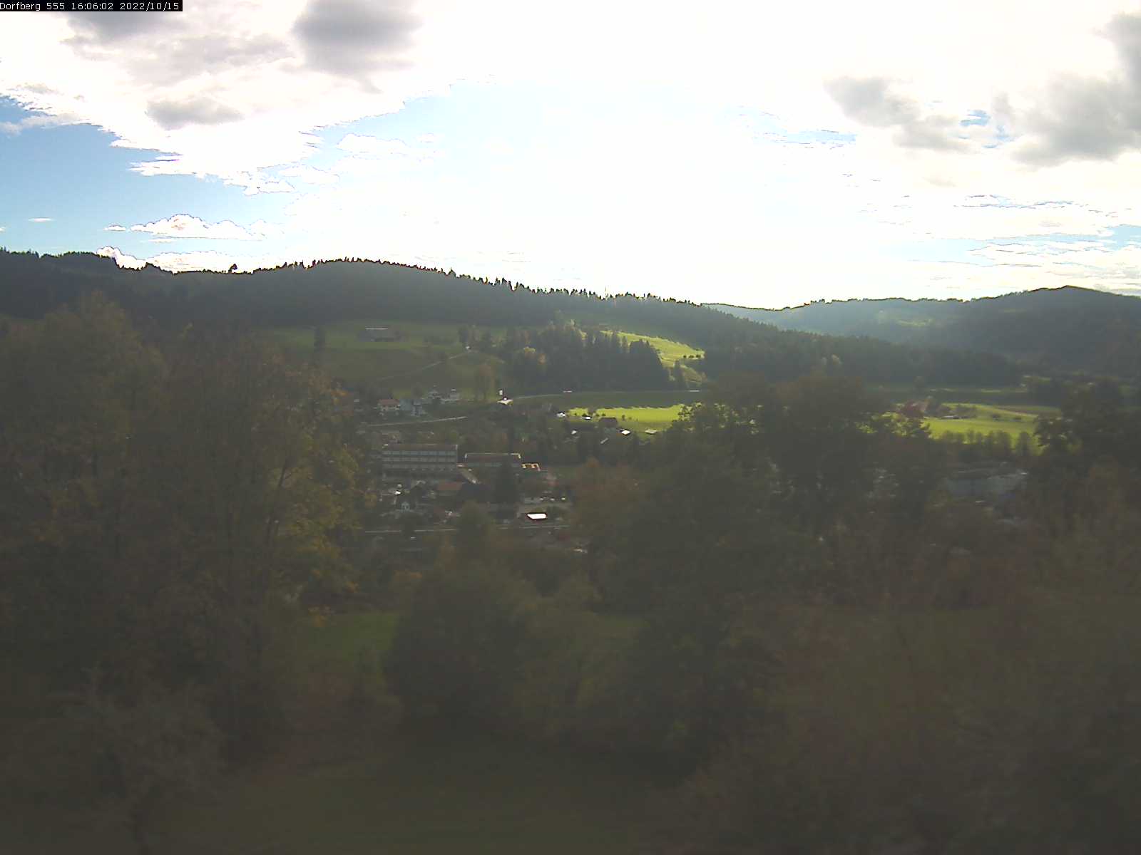 Webcam-Bild: Aussicht vom Dorfberg in Langnau 20221015-160601