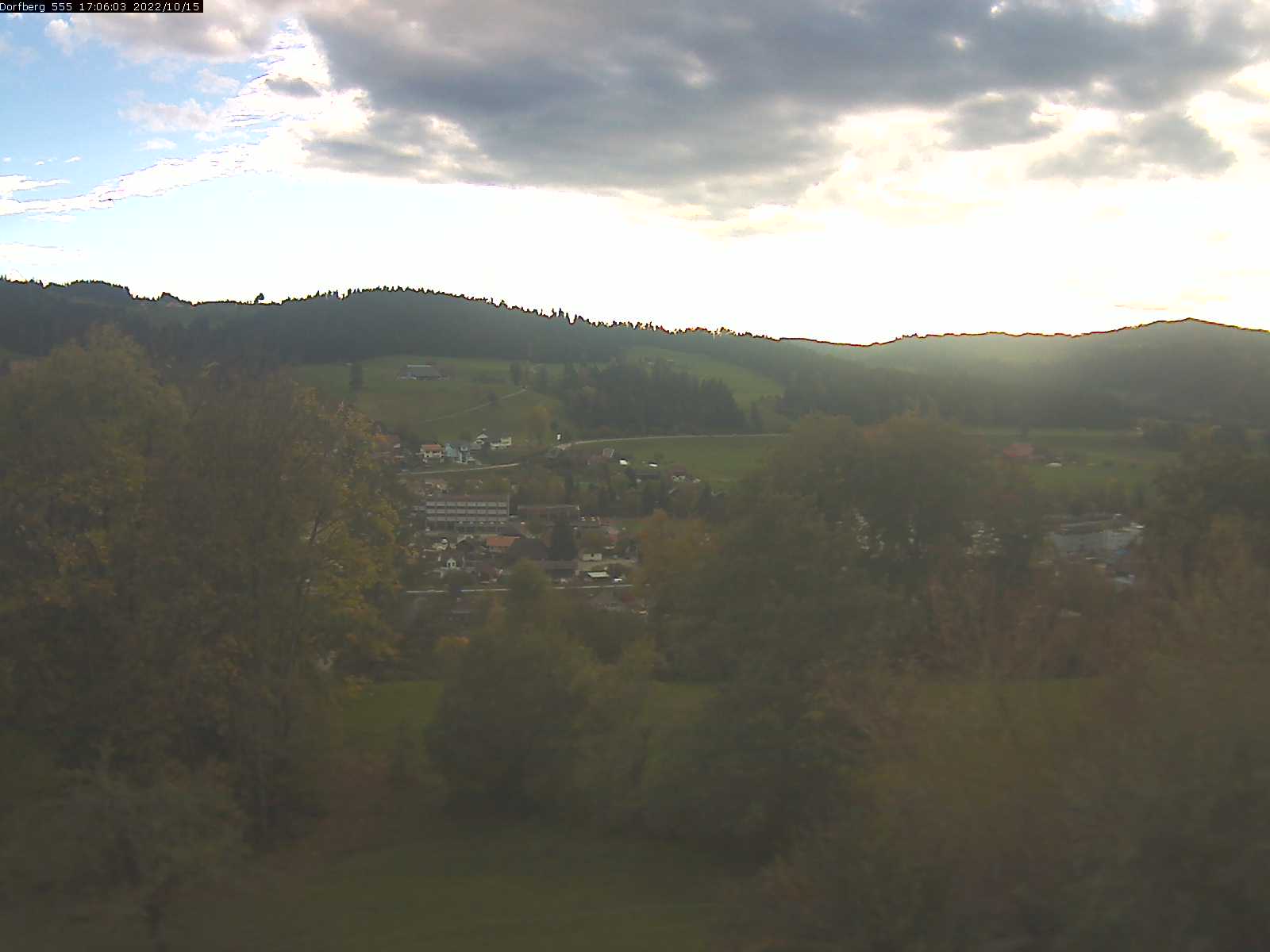 Webcam-Bild: Aussicht vom Dorfberg in Langnau 20221015-170601