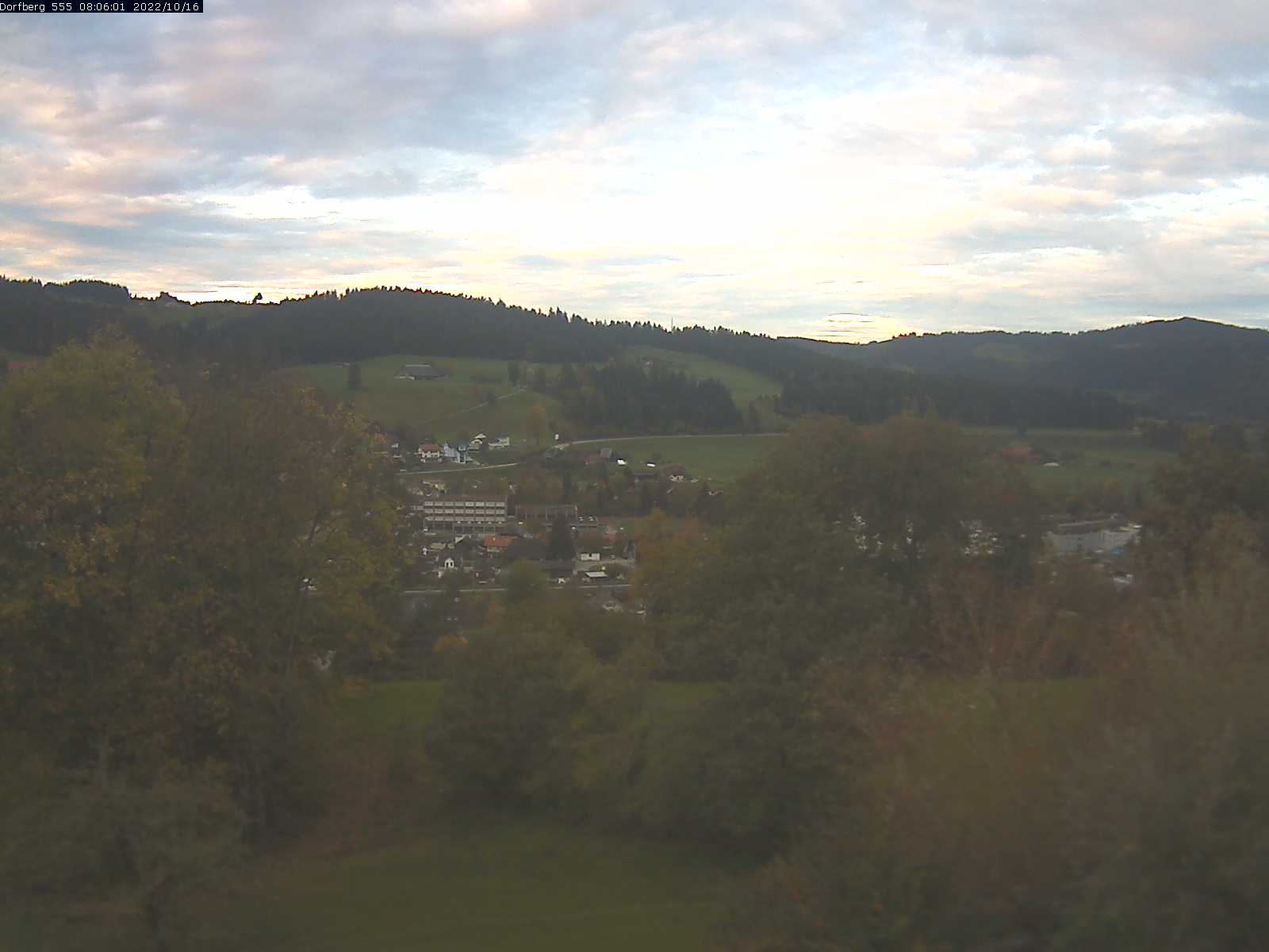 Webcam-Bild: Aussicht vom Dorfberg in Langnau 20221016-080601