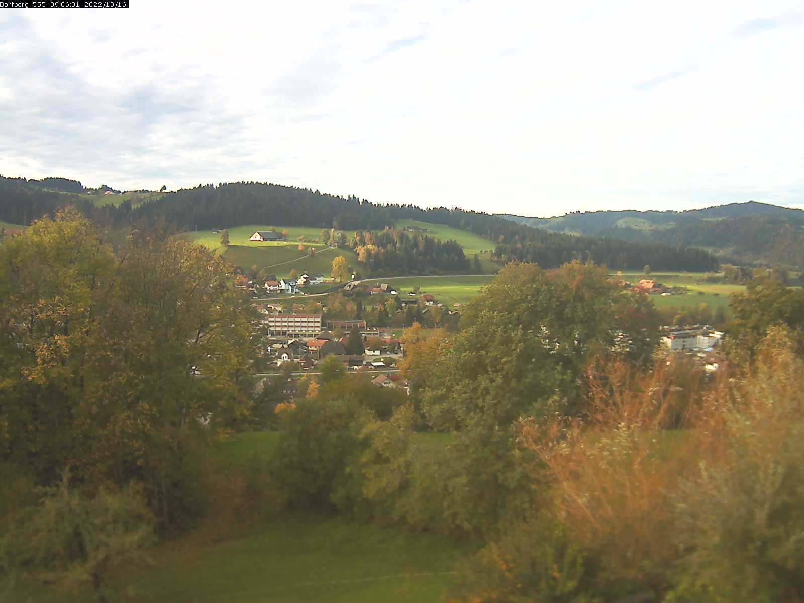 Webcam-Bild: Aussicht vom Dorfberg in Langnau 20221016-090601