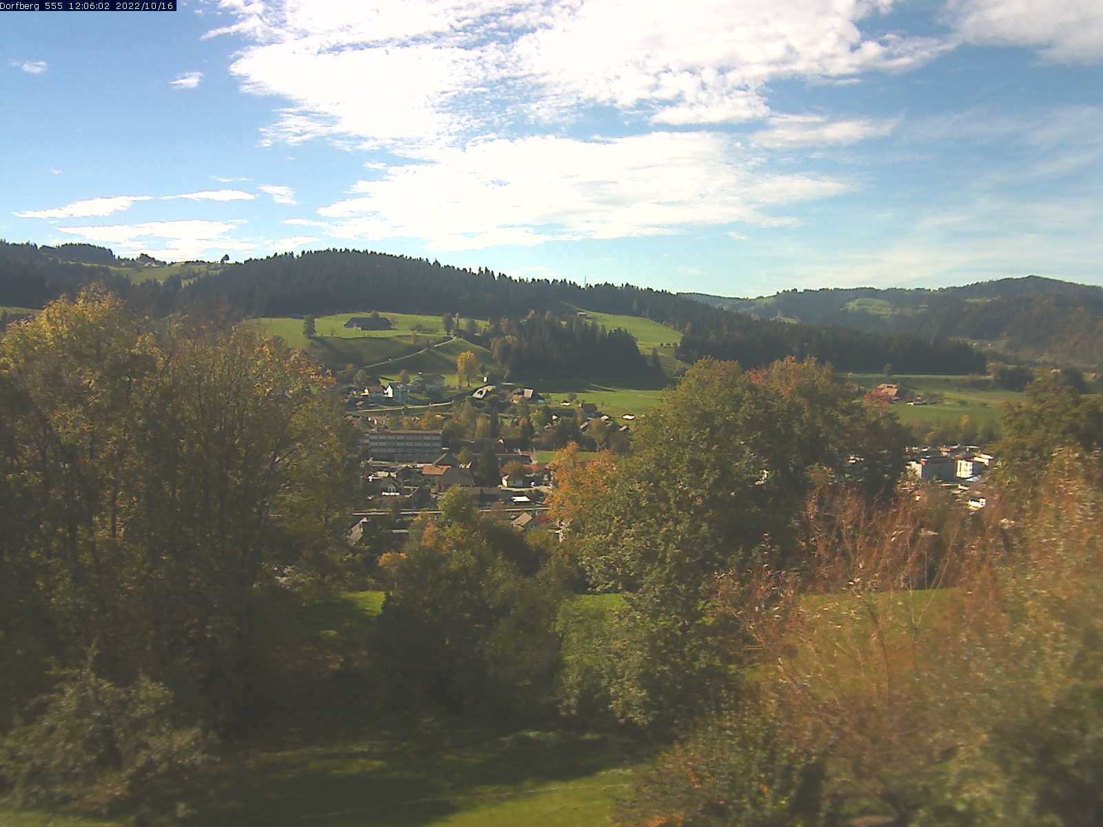 Webcam-Bild: Aussicht vom Dorfberg in Langnau 20221016-120601
