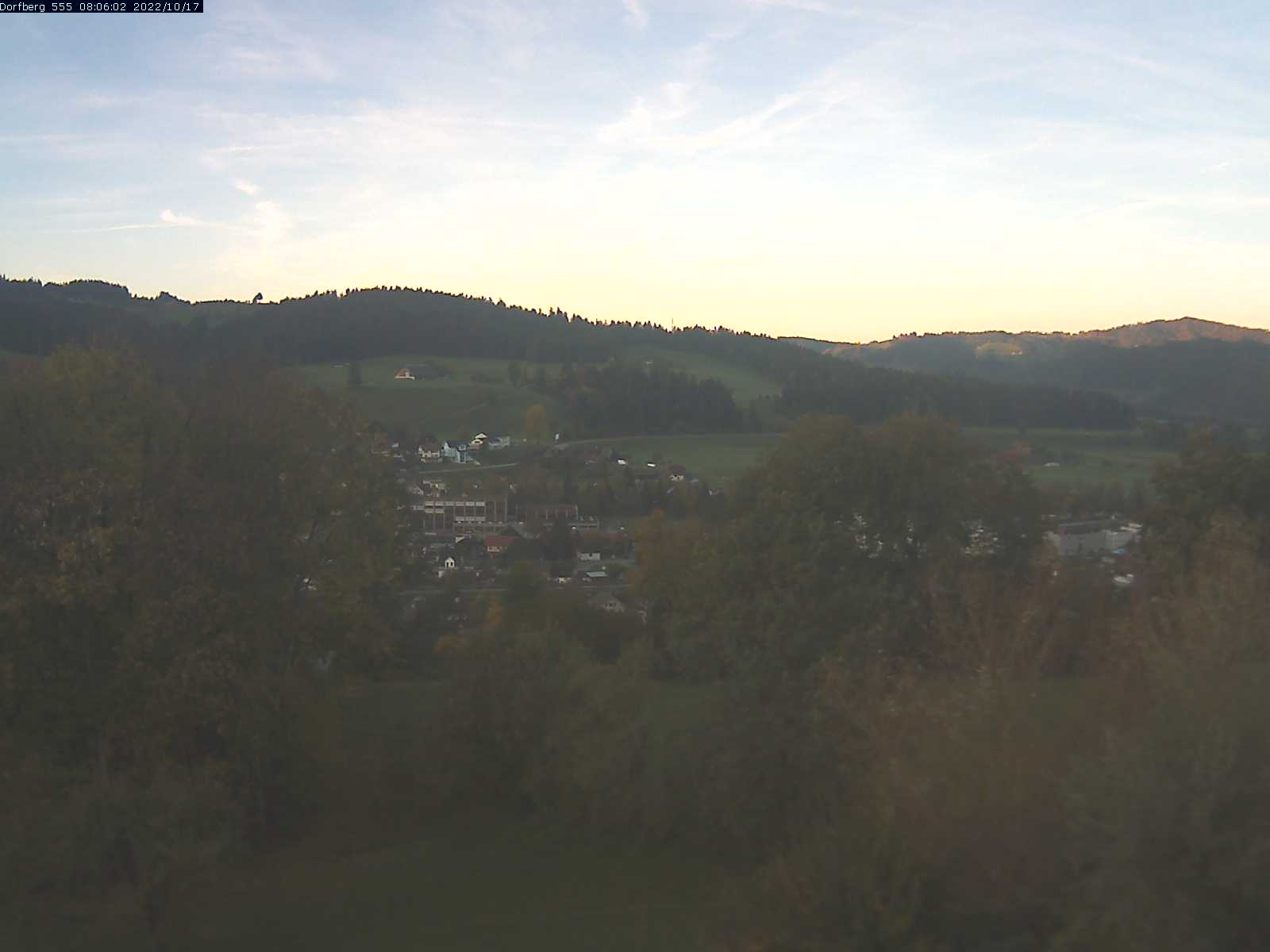 Webcam-Bild: Aussicht vom Dorfberg in Langnau 20221017-080601