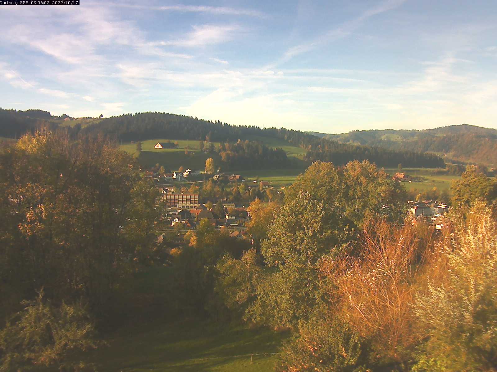 Webcam-Bild: Aussicht vom Dorfberg in Langnau 20221017-090601