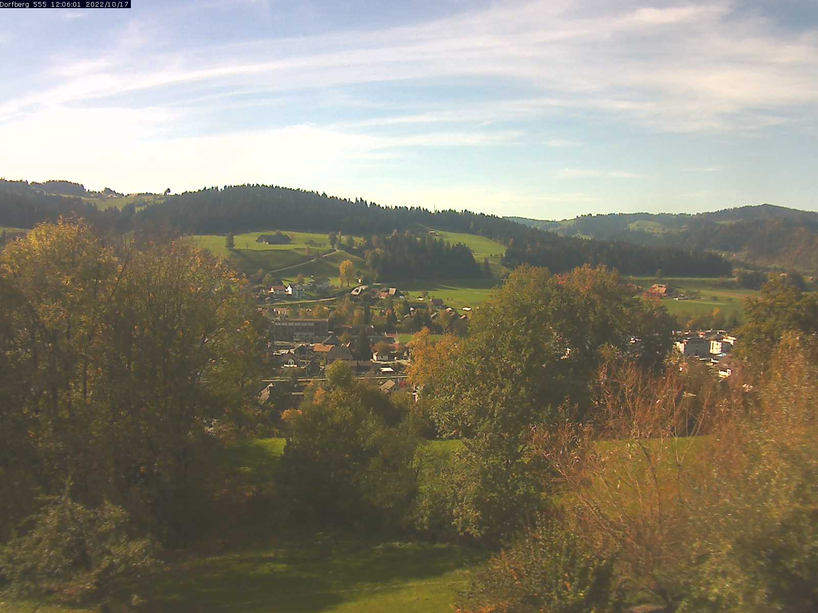 Webcam-Bild: Aussicht vom Dorfberg in Langnau 20221017-120601