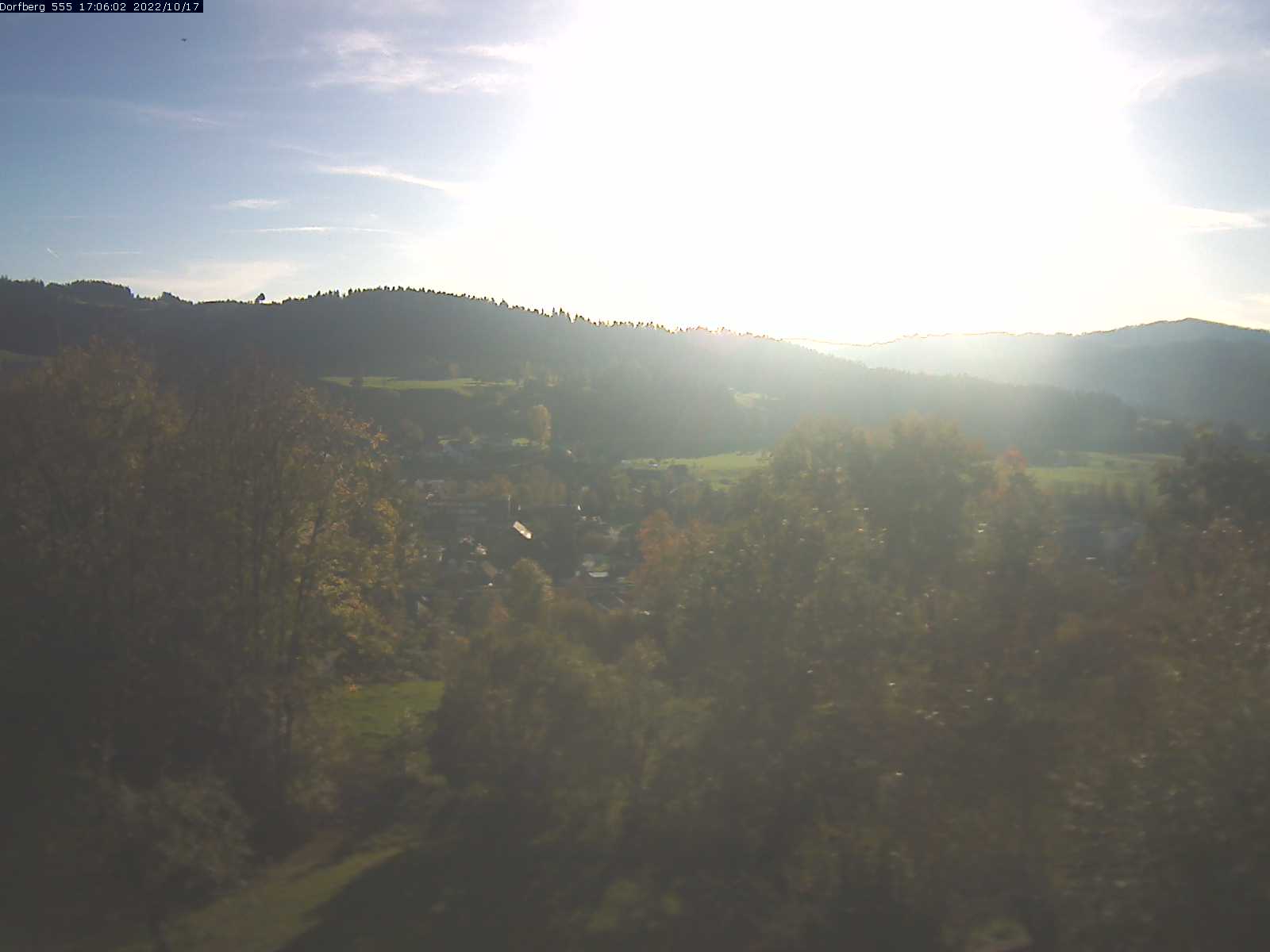 Webcam-Bild: Aussicht vom Dorfberg in Langnau 20221017-170601