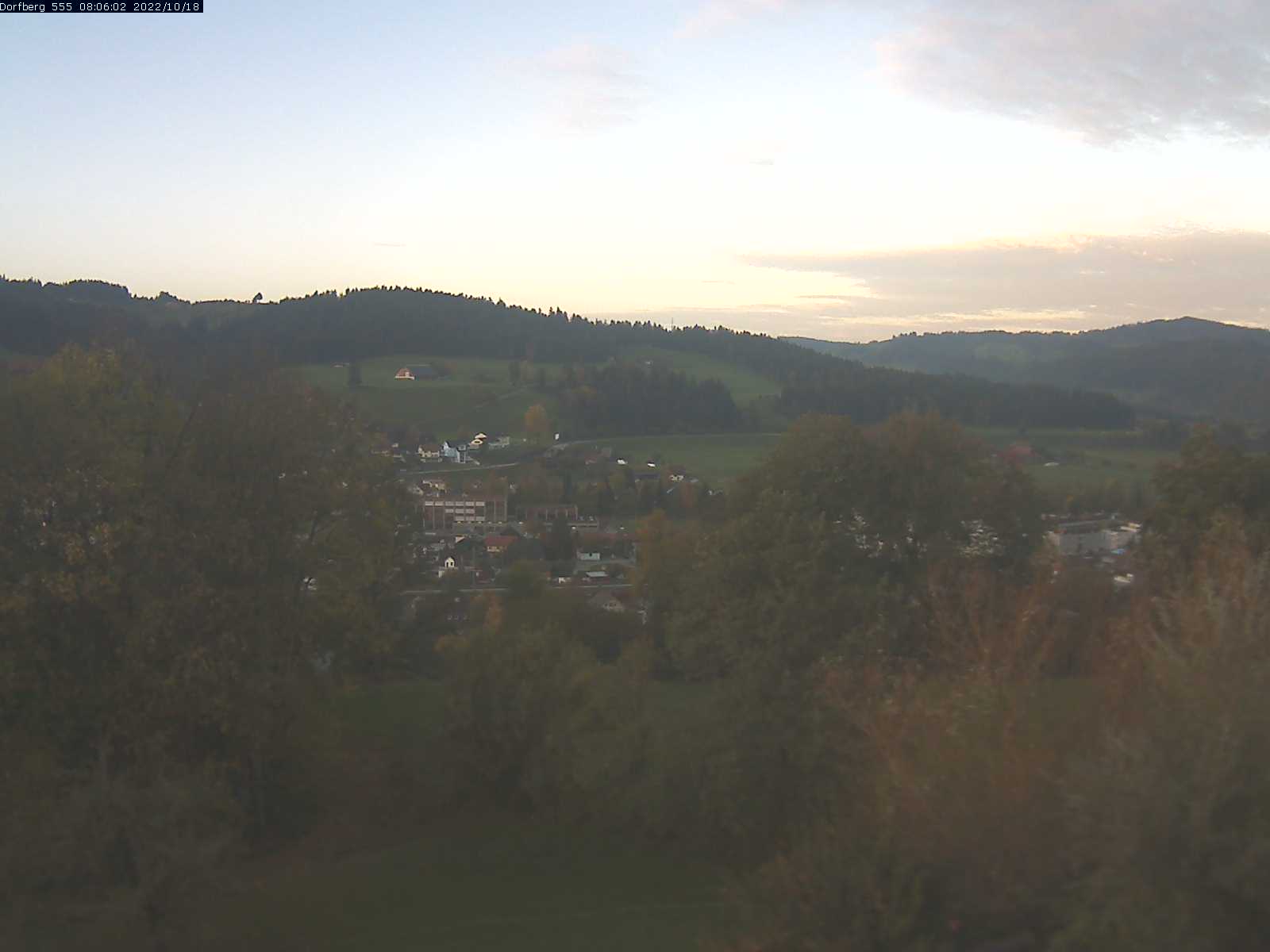 Webcam-Bild: Aussicht vom Dorfberg in Langnau 20221018-080601