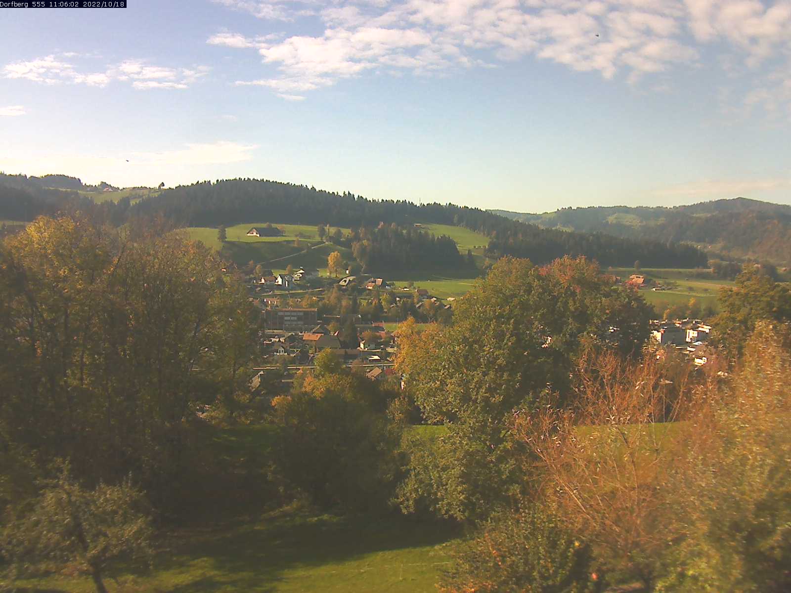 Webcam-Bild: Aussicht vom Dorfberg in Langnau 20221018-110601