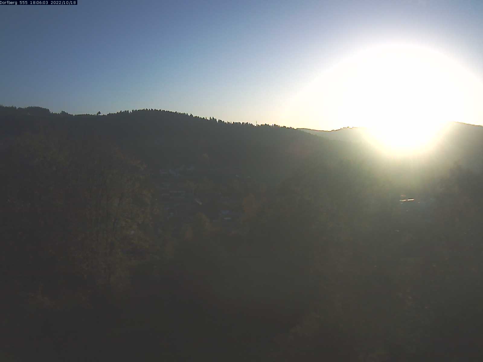 Webcam-Bild: Aussicht vom Dorfberg in Langnau 20221018-180601