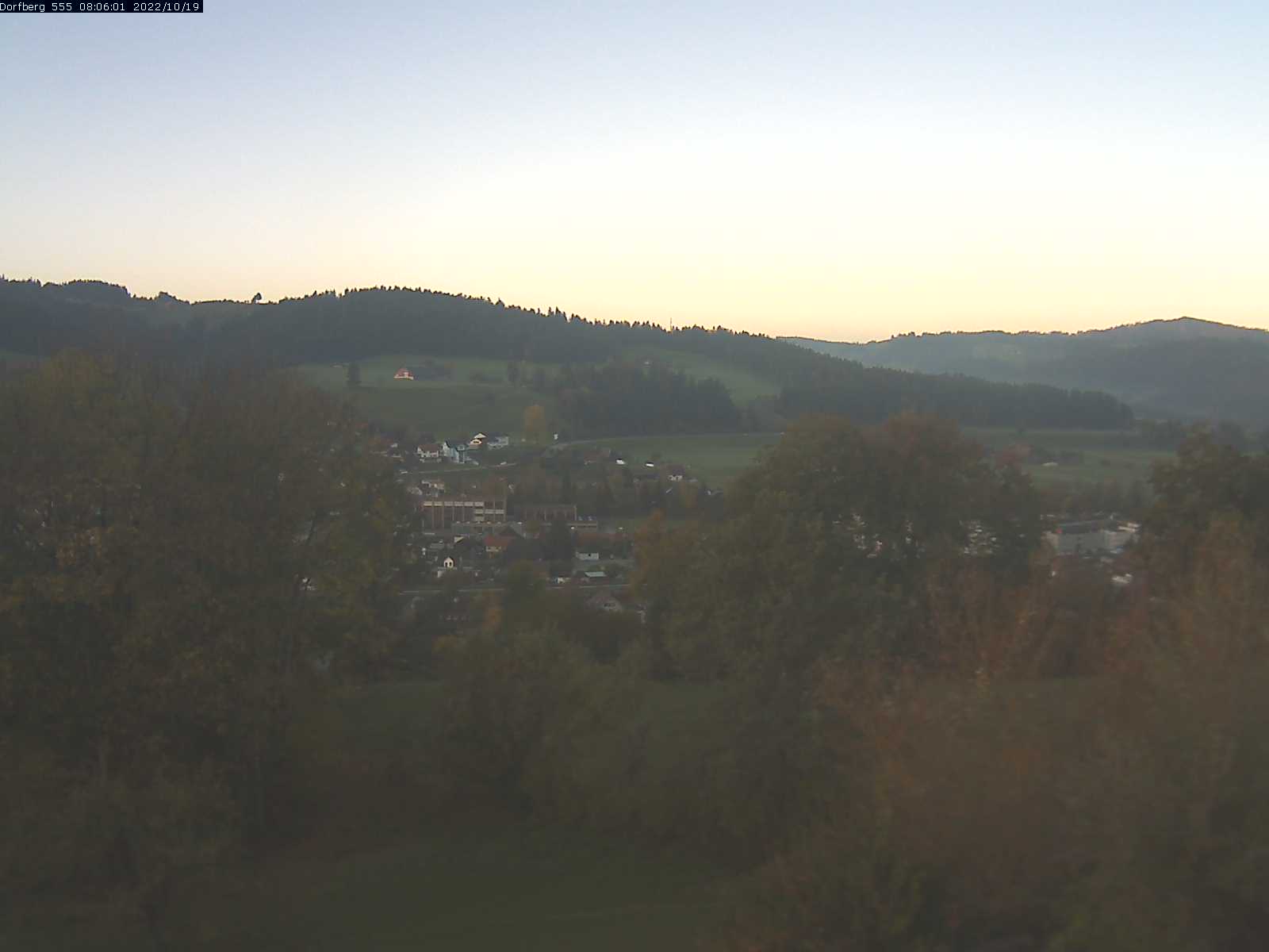 Webcam-Bild: Aussicht vom Dorfberg in Langnau 20221019-080601