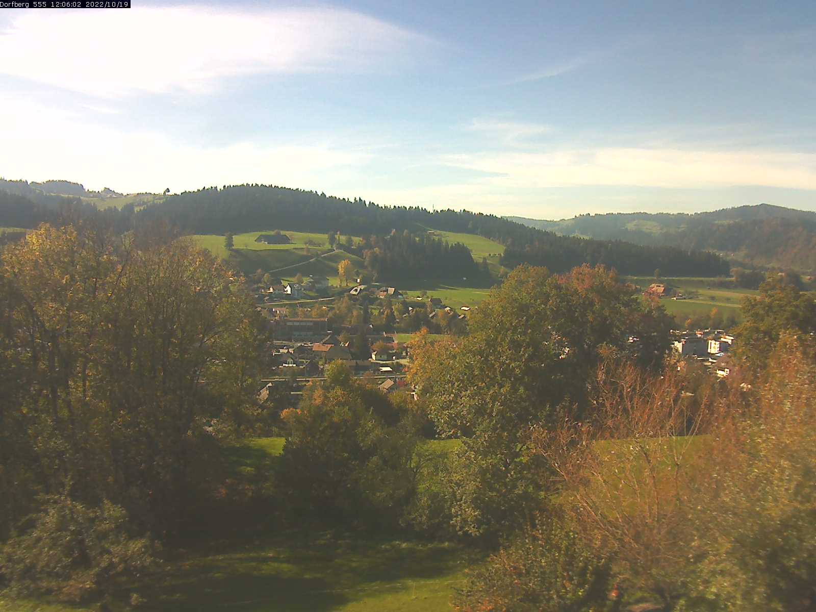 Webcam-Bild: Aussicht vom Dorfberg in Langnau 20221019-120601
