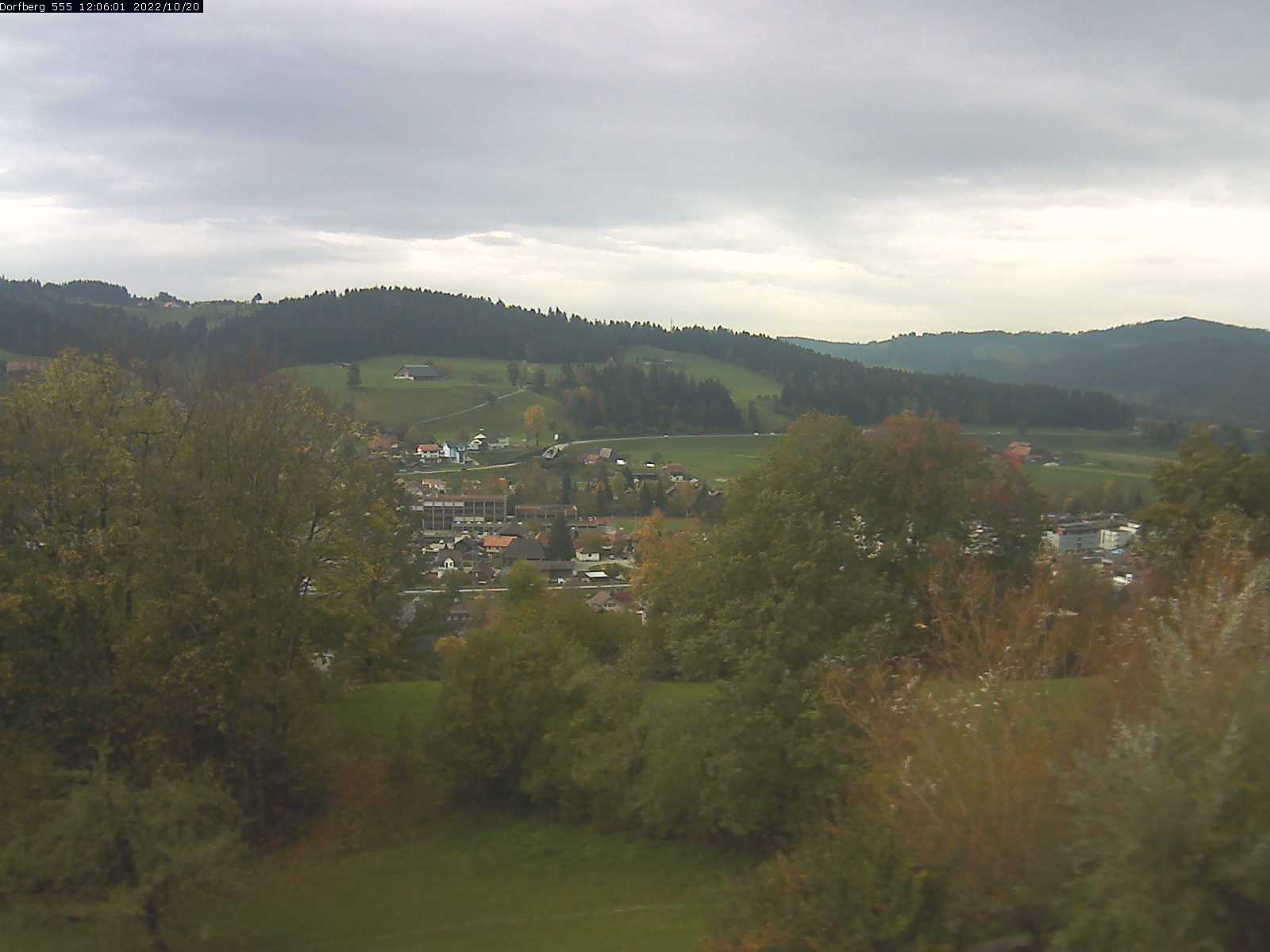 Webcam-Bild: Aussicht vom Dorfberg in Langnau 20221020-120601