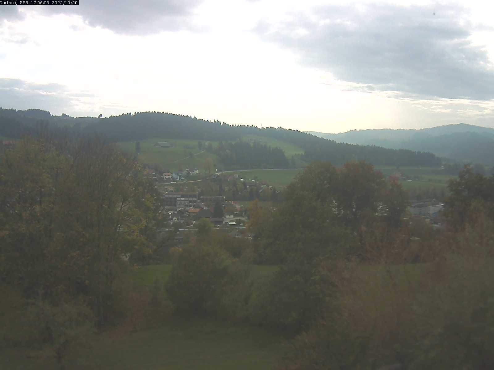 Webcam-Bild: Aussicht vom Dorfberg in Langnau 20221020-170601