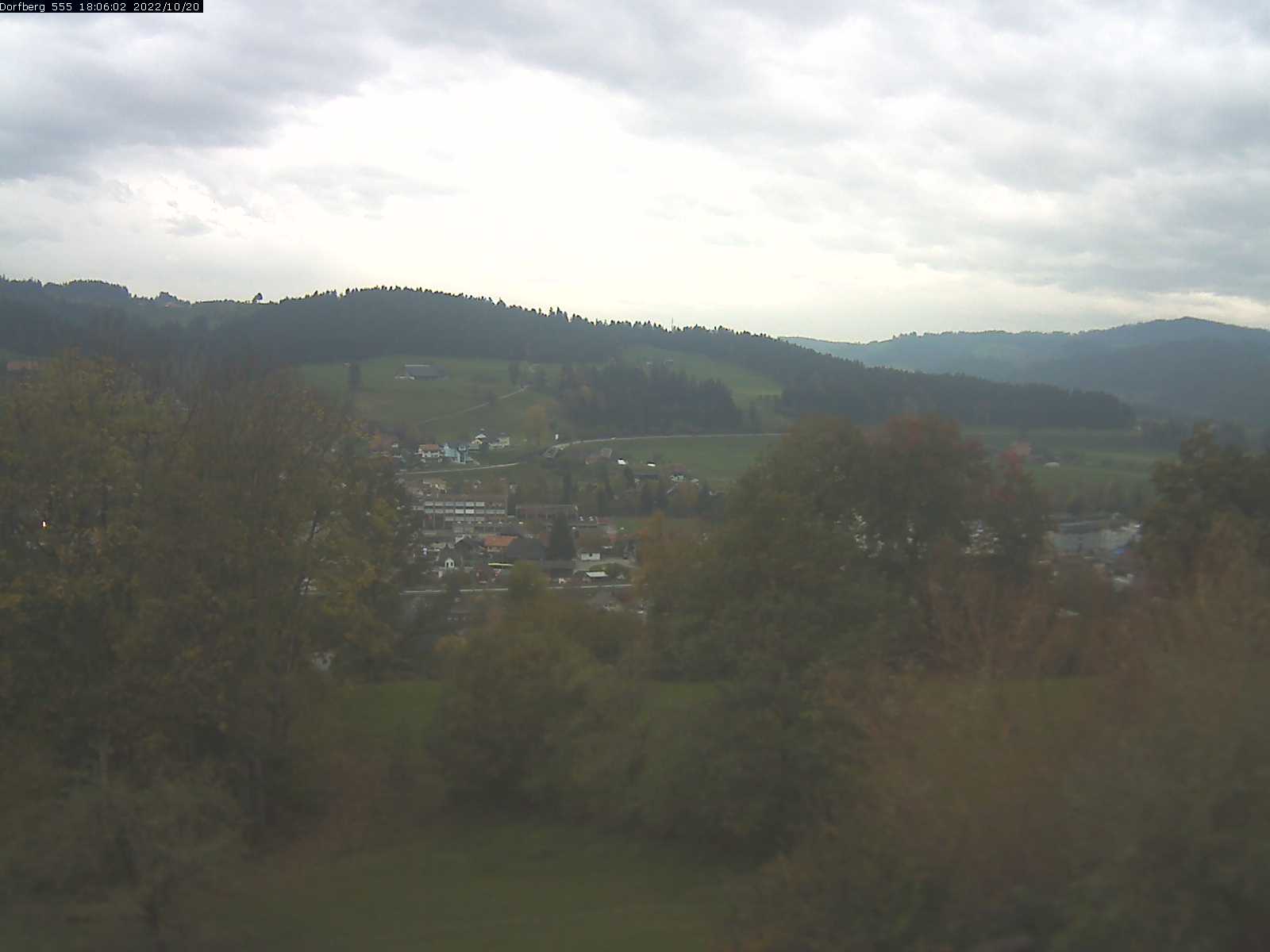 Webcam-Bild: Aussicht vom Dorfberg in Langnau 20221020-180601