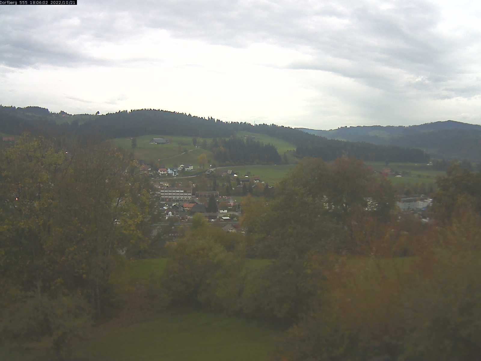 Webcam-Bild: Aussicht vom Dorfberg in Langnau 20221021-180601