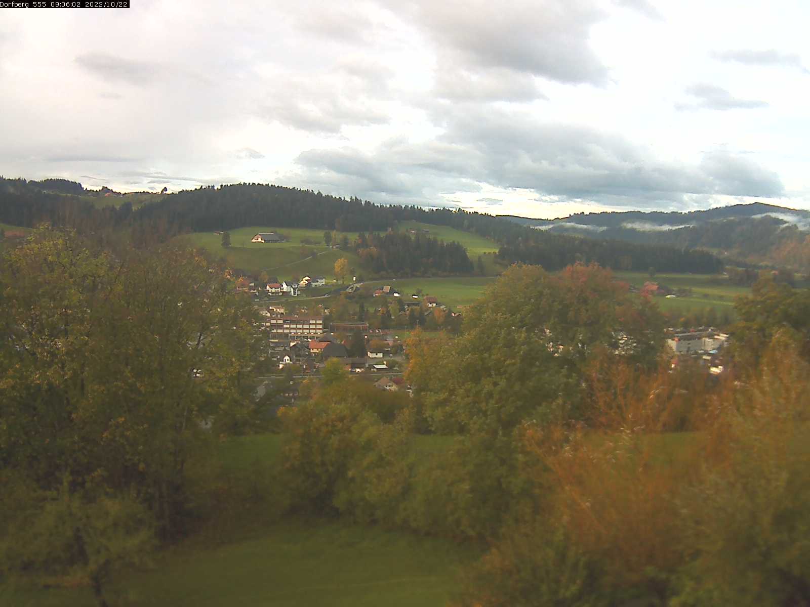 Webcam-Bild: Aussicht vom Dorfberg in Langnau 20221022-090601