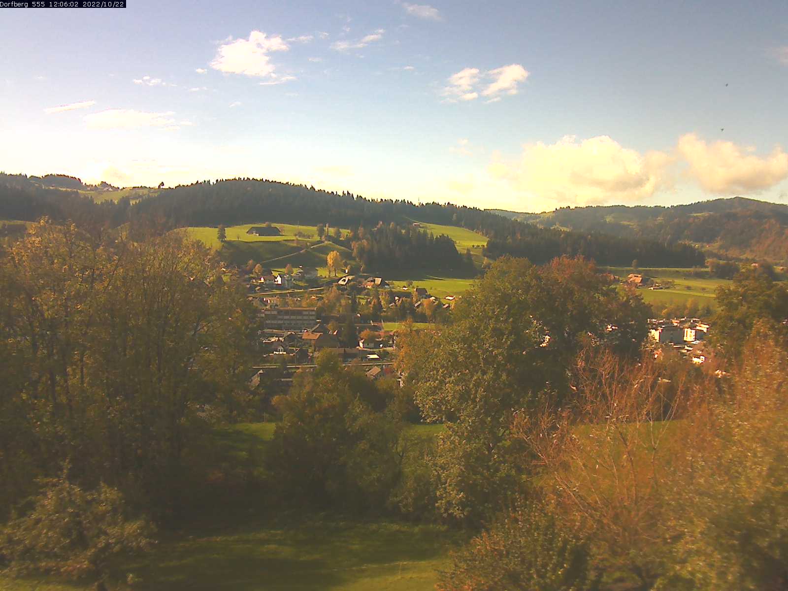 Webcam-Bild: Aussicht vom Dorfberg in Langnau 20221022-120601