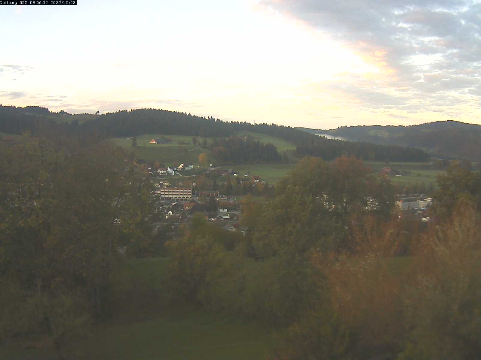 Webcam-Bild: Aussicht vom Dorfberg in Langnau 20221023-080601