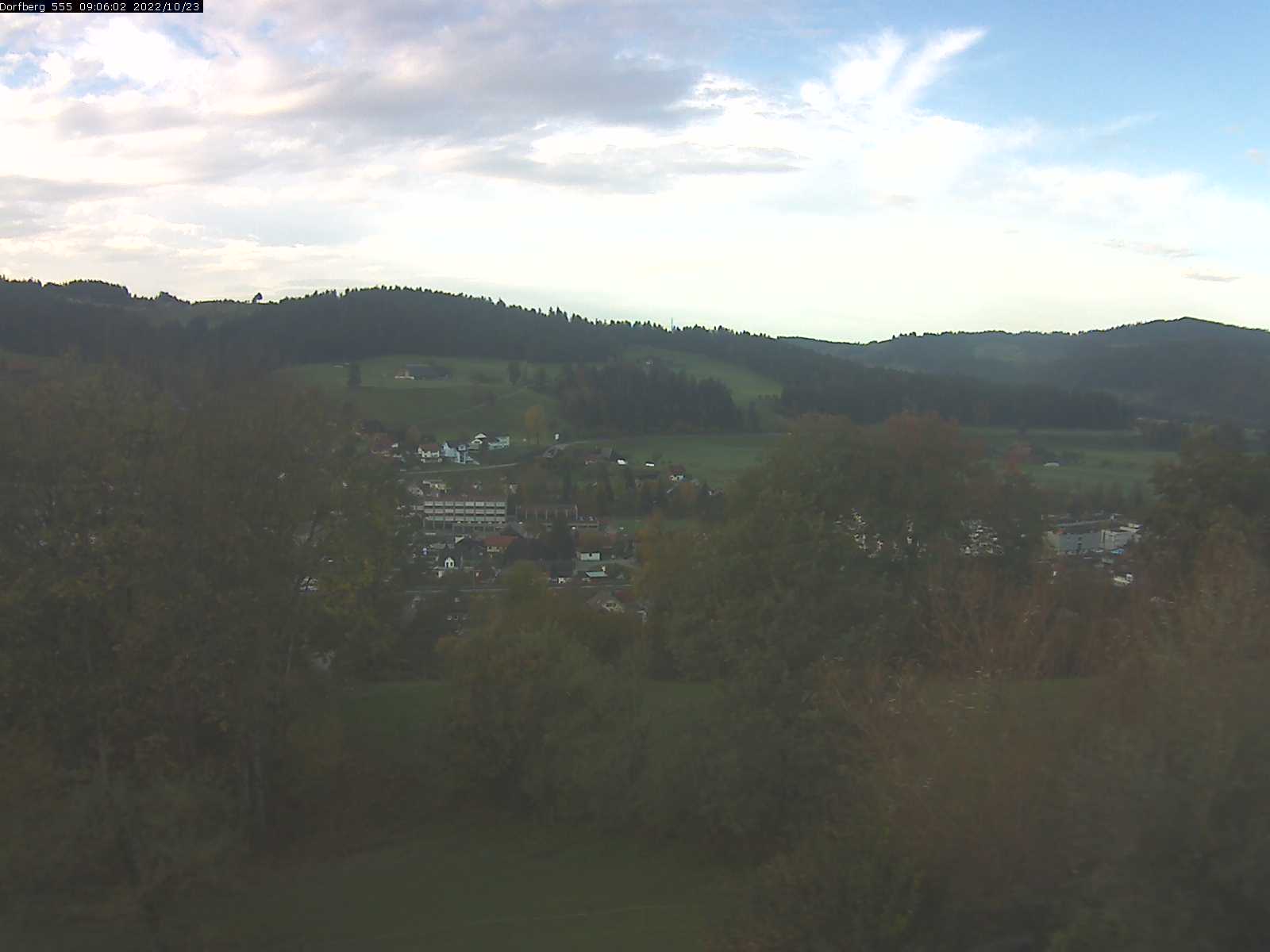 Webcam-Bild: Aussicht vom Dorfberg in Langnau 20221023-090601