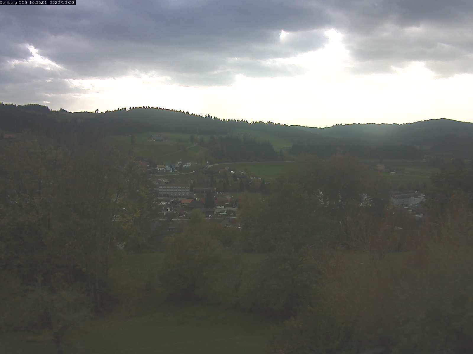 Webcam-Bild: Aussicht vom Dorfberg in Langnau 20221023-160601