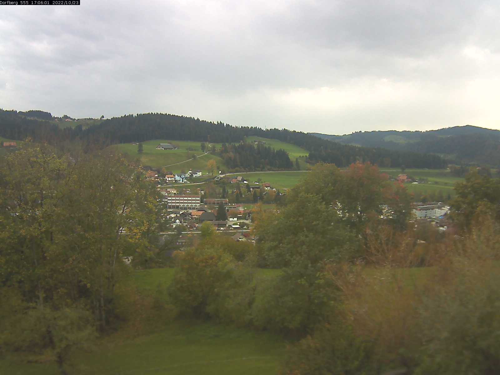 Webcam-Bild: Aussicht vom Dorfberg in Langnau 20221023-170601