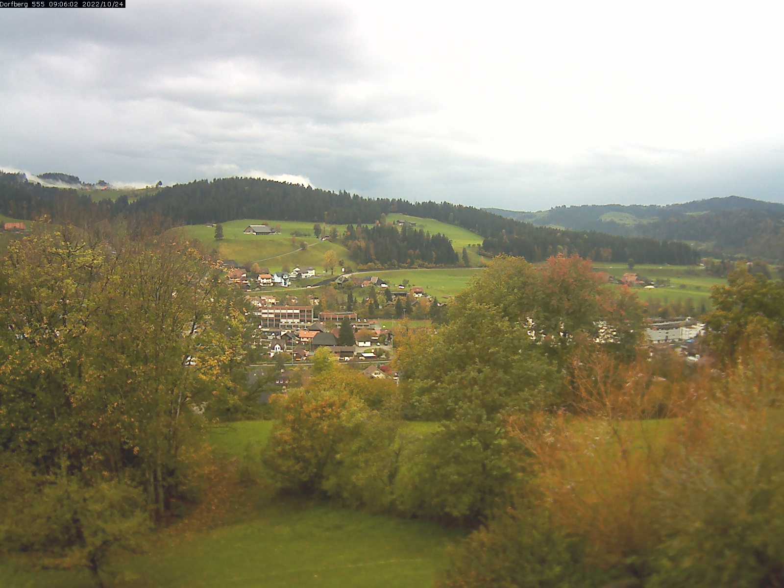 Webcam-Bild: Aussicht vom Dorfberg in Langnau 20221024-090601