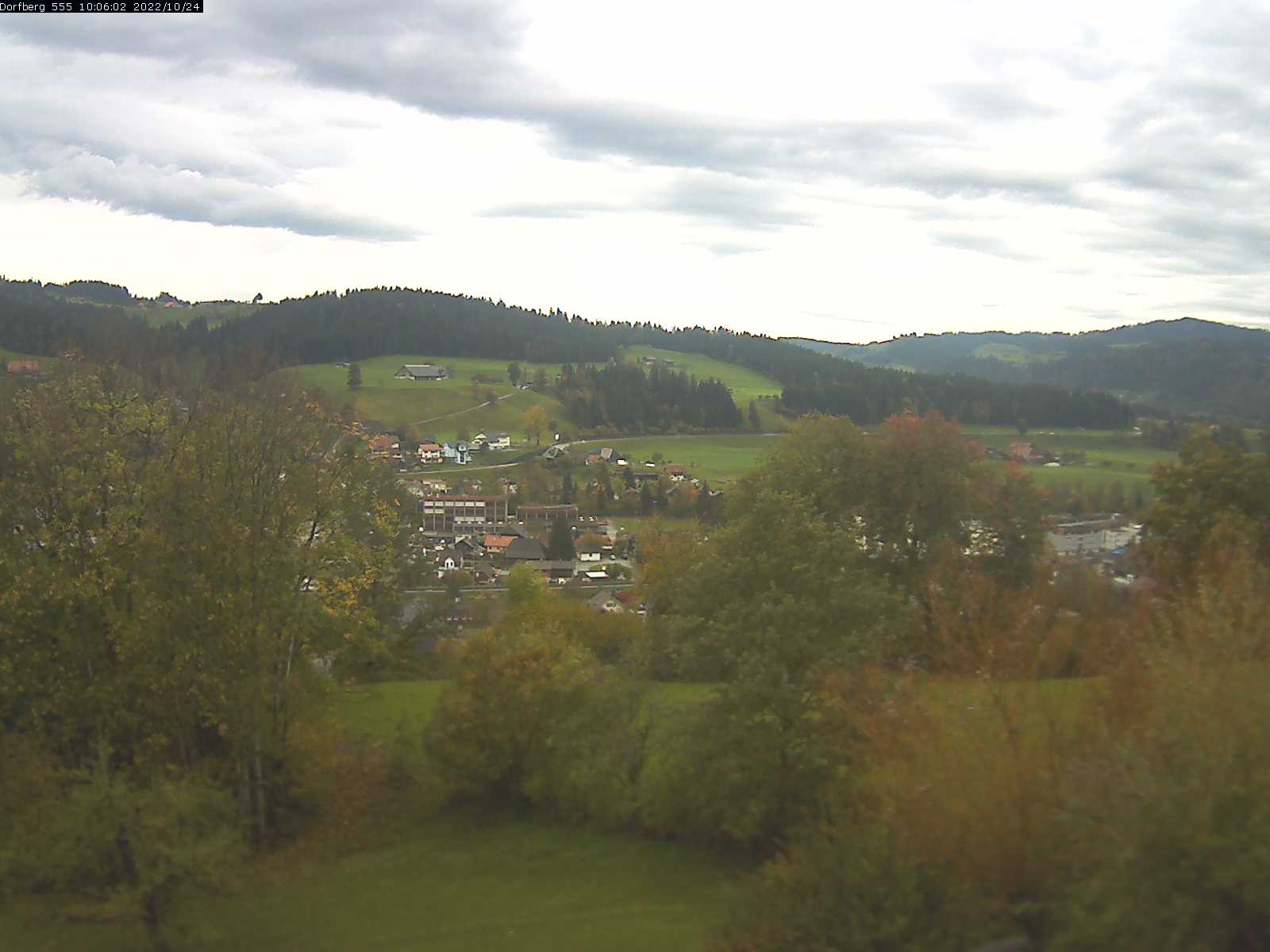 Webcam-Bild: Aussicht vom Dorfberg in Langnau 20221024-100601
