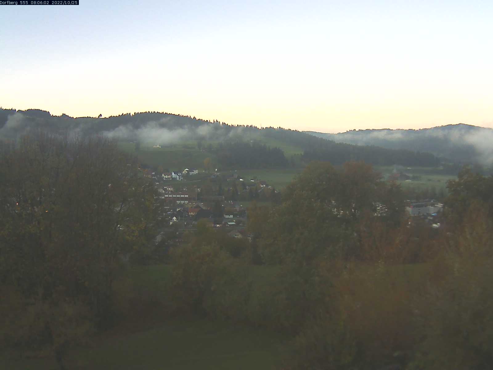 Webcam-Bild: Aussicht vom Dorfberg in Langnau 20221025-080601