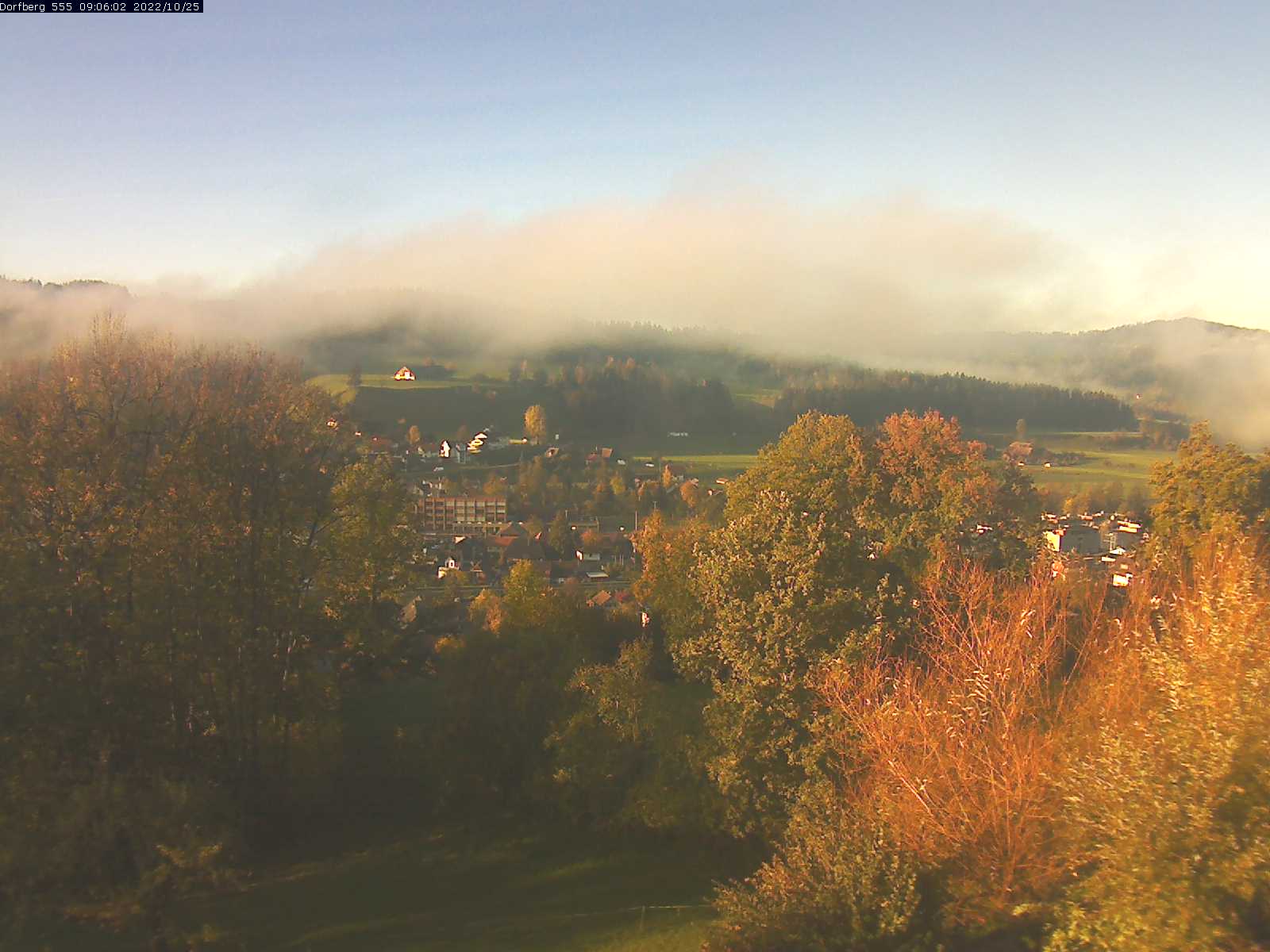 Webcam-Bild: Aussicht vom Dorfberg in Langnau 20221025-090601